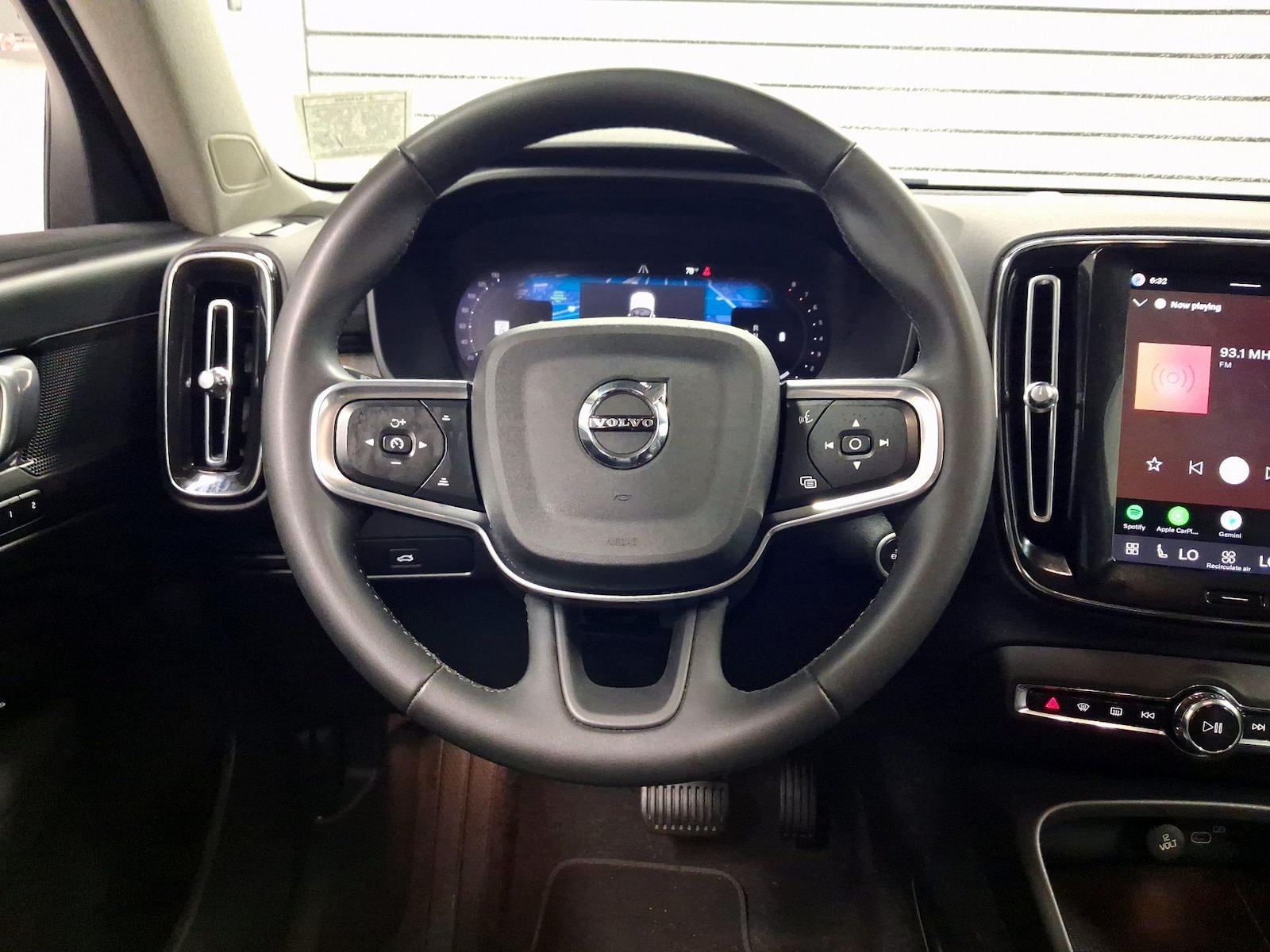 2023 Volvo XC40 Core - Photo 11