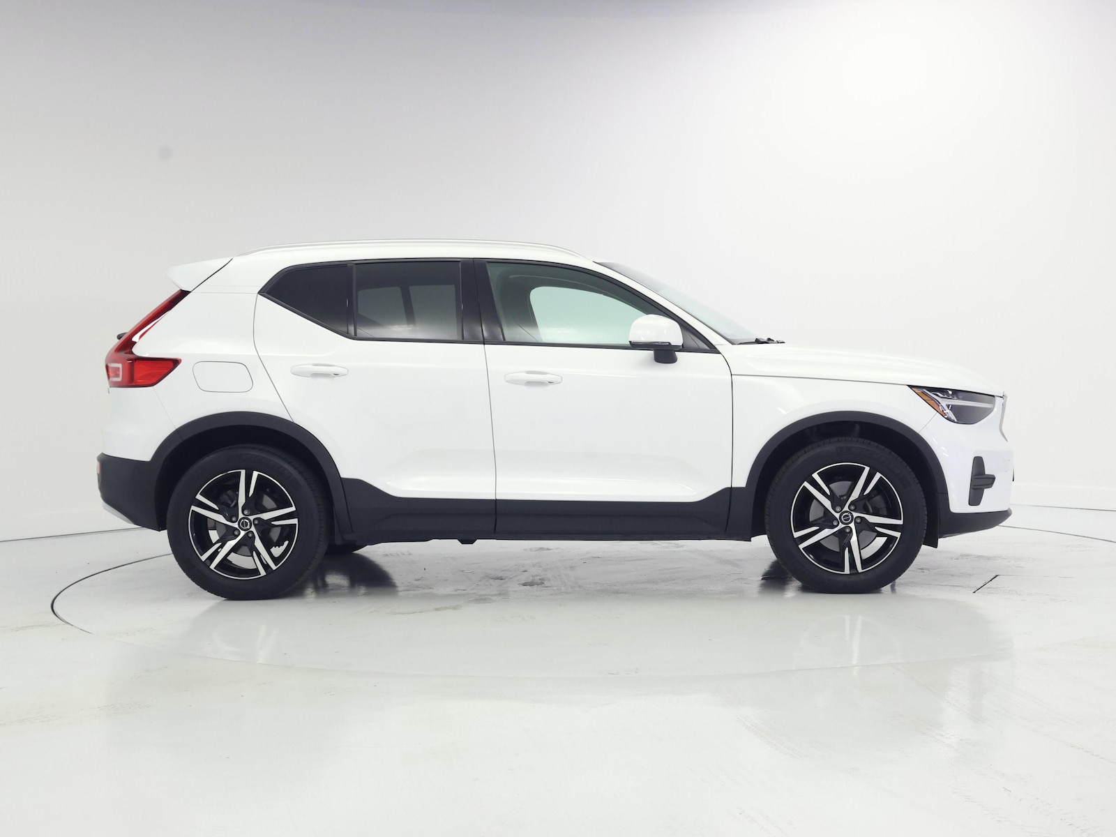 2023 Volvo XC40 Core - Photo 8