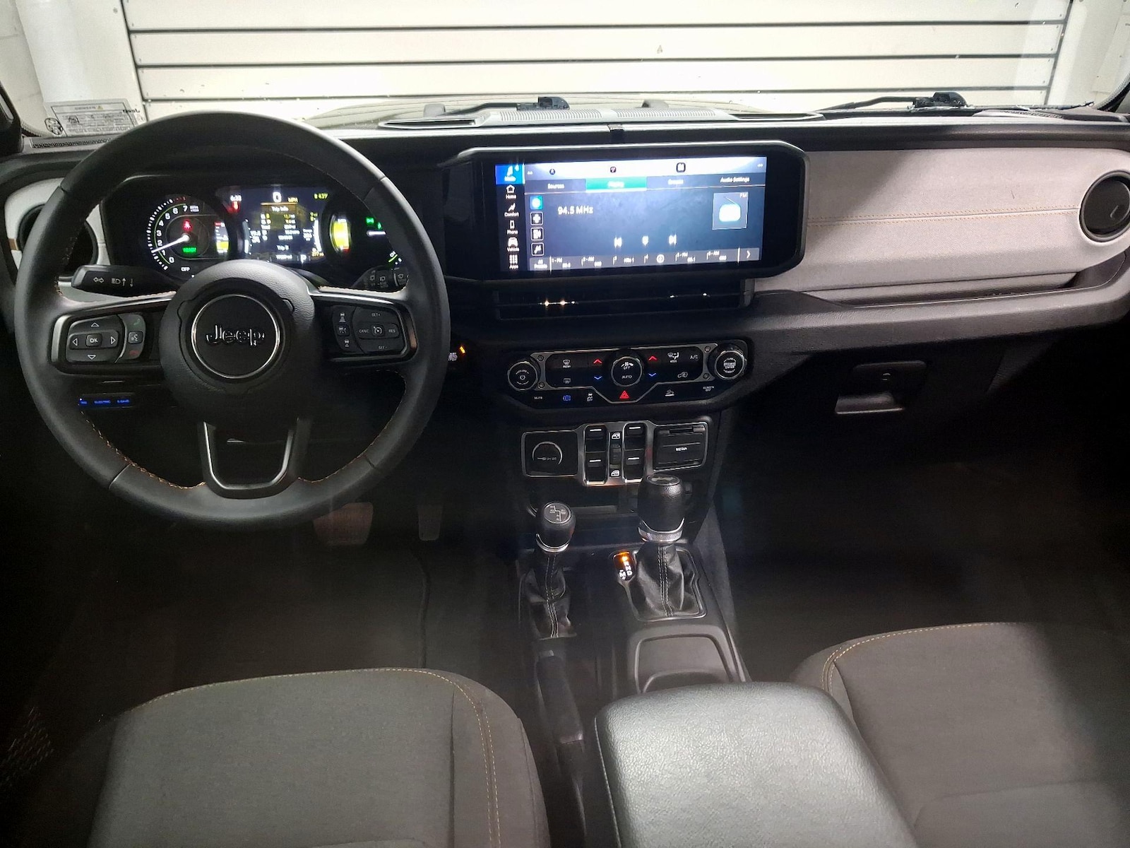 Apple CarPlay® & Android Auto™
