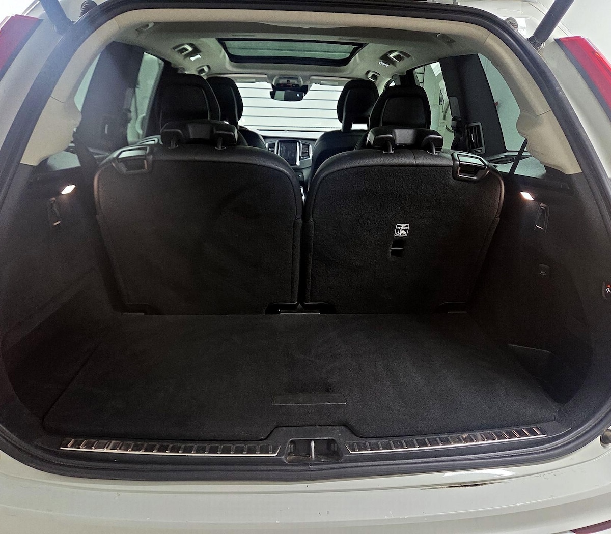 Trunk/Cargo (Seats Up)