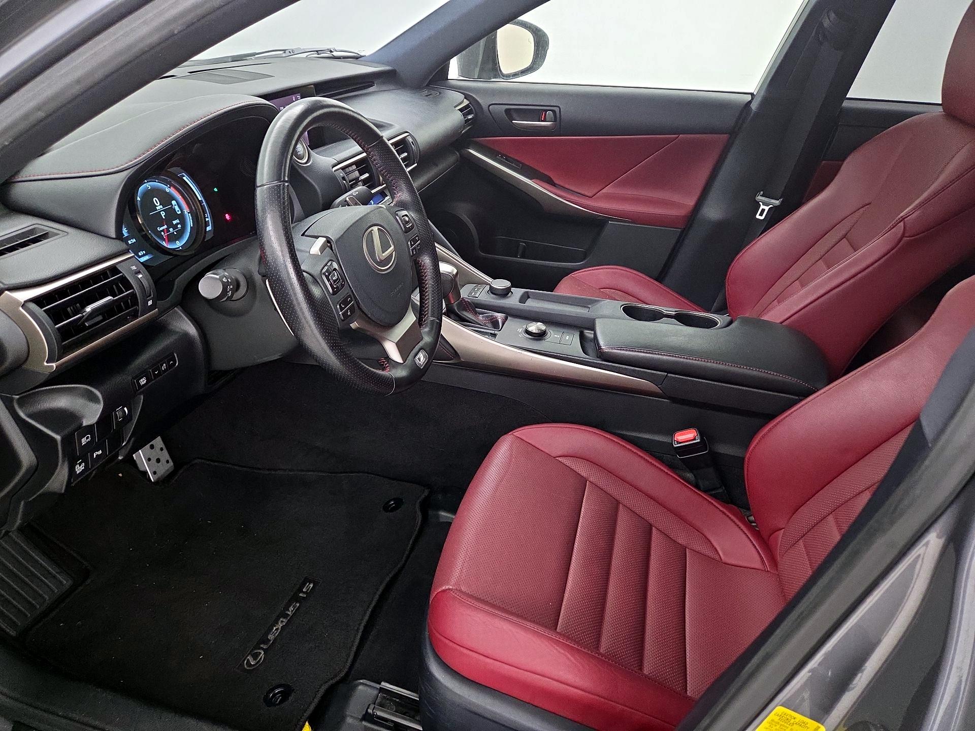 Thumbnail: 2019 Lexus IS - 11