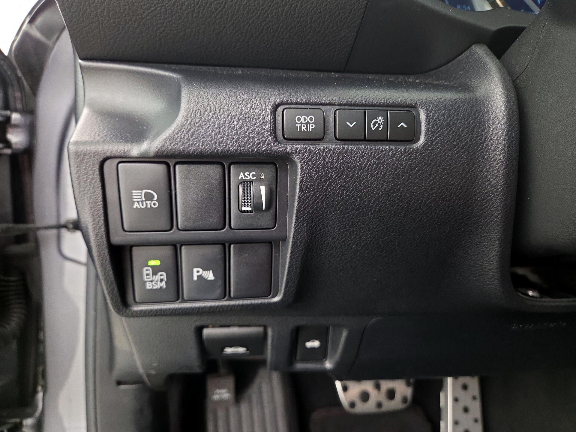 Thumbnail: 2019 Lexus IS - 13