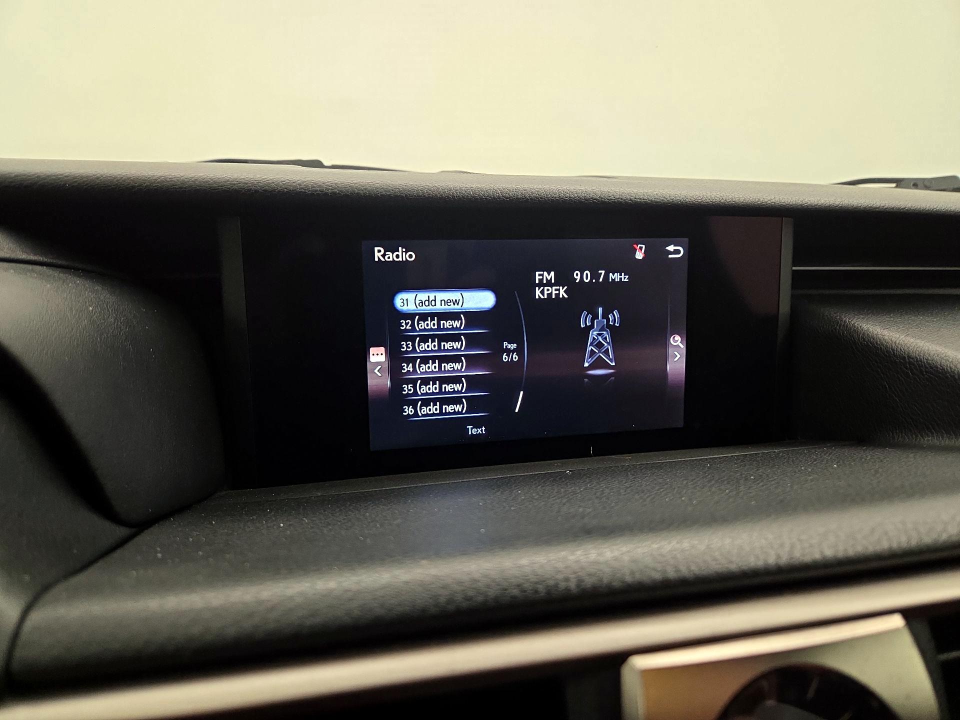 Thumbnail: 2019 Lexus IS - 15