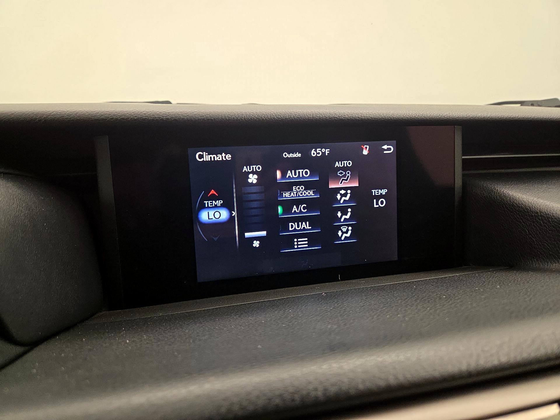 Thumbnail: 2019 Lexus IS - 16