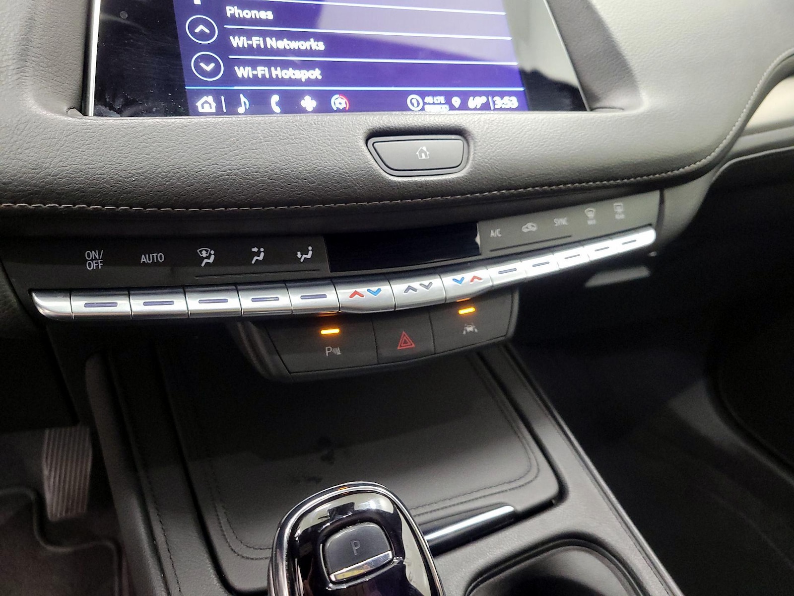 2023 Cadillac XT4 Premium Luxury - Photo 17