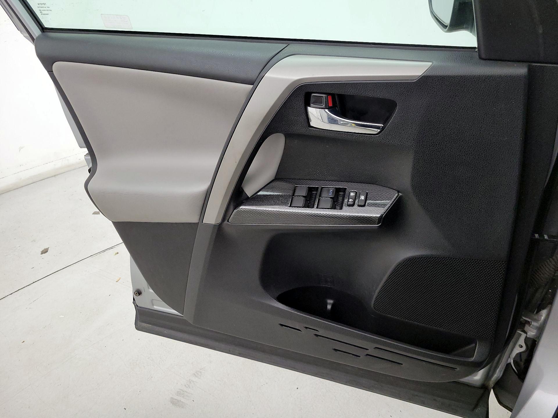 Thumbnail: 2018 Toyota RAV4 - 12