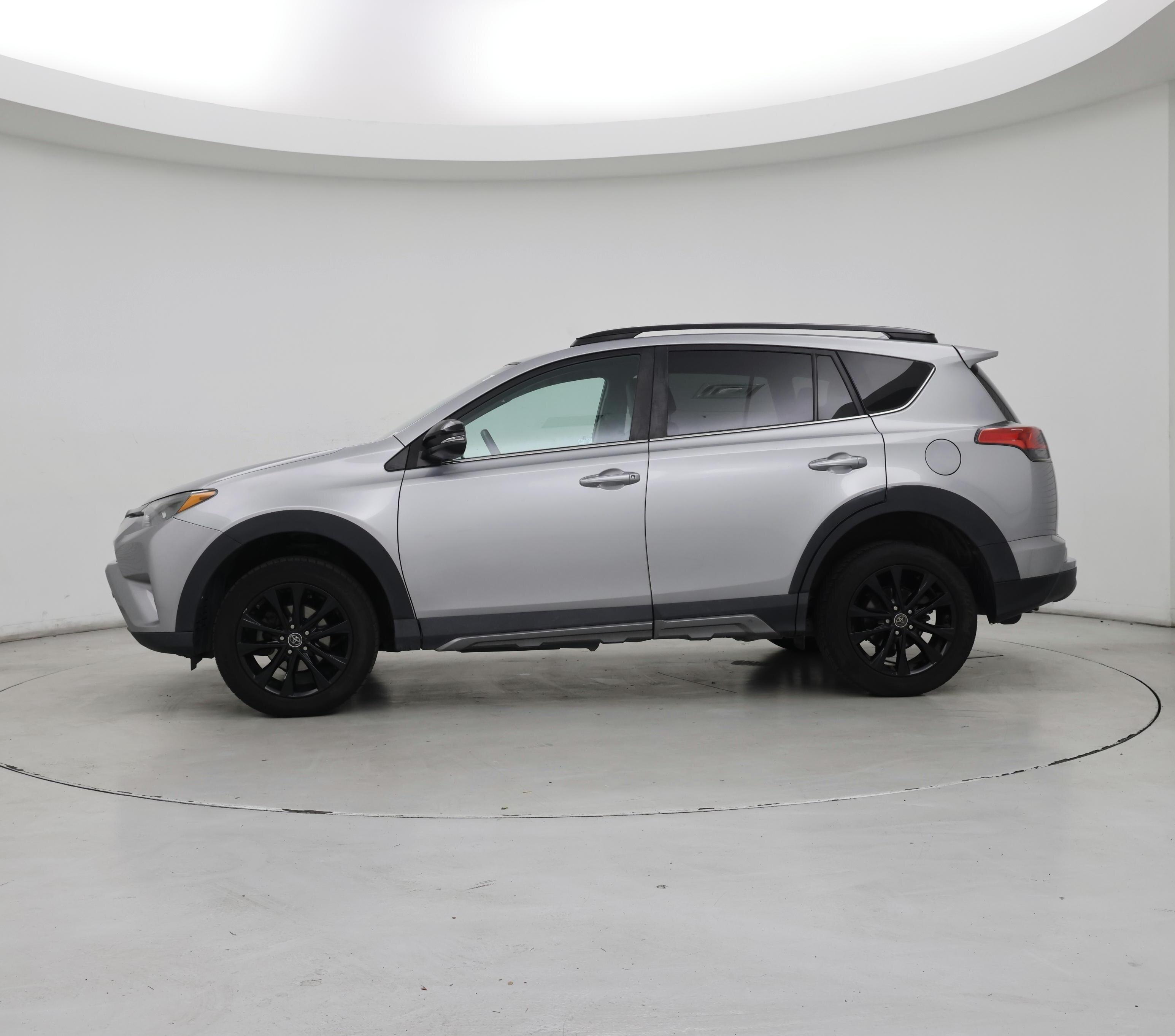 Thumbnail: 2018 Toyota RAV4 - 3