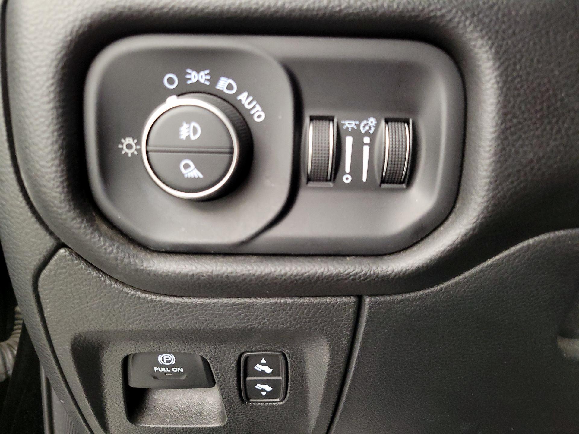 Thumbnail: 2025 RAM 1500 - 13