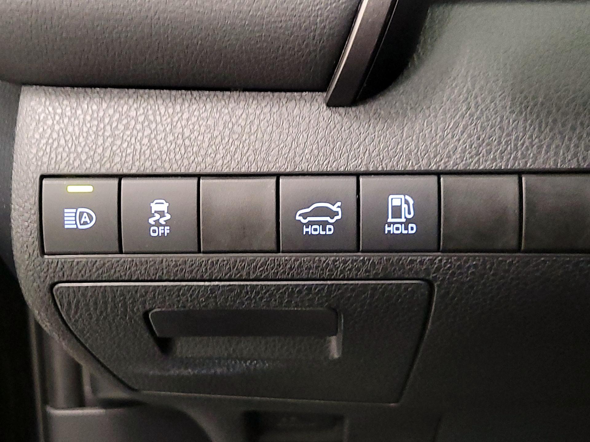 Thumbnail: 2021 Toyota Camry - 13