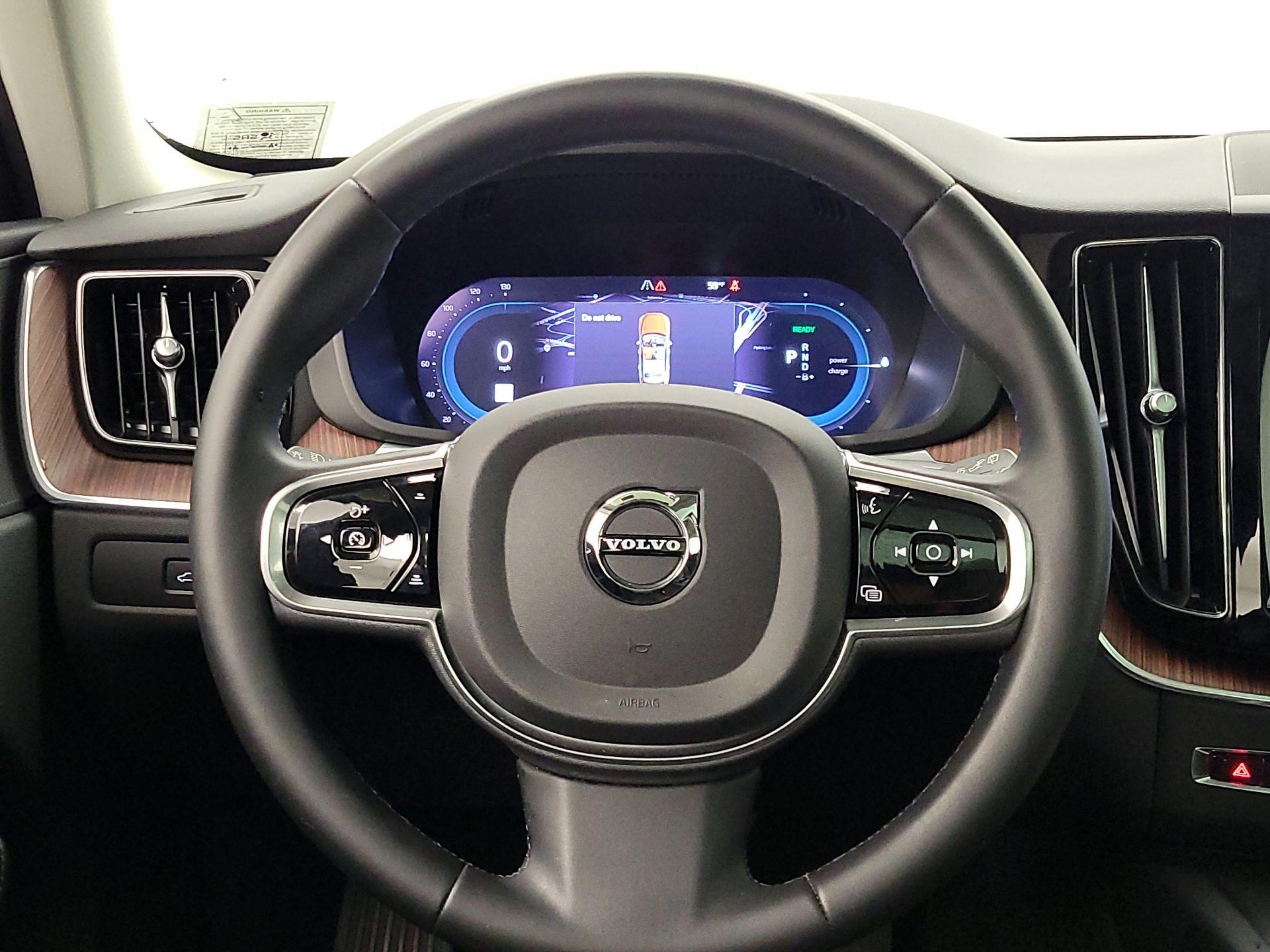 Thumbnail: 2023 Volvo XC60 - 10