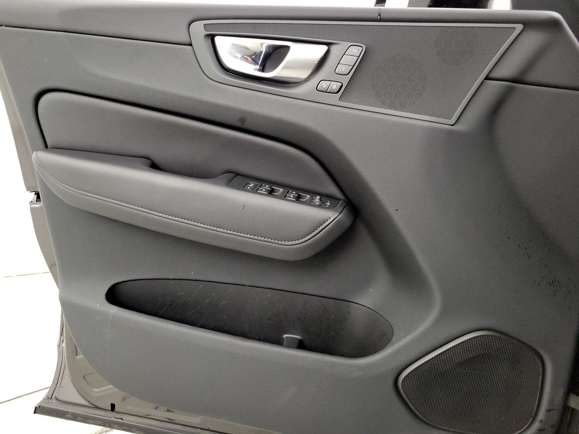 Thumbnail: 2023 Volvo XC60 - 12