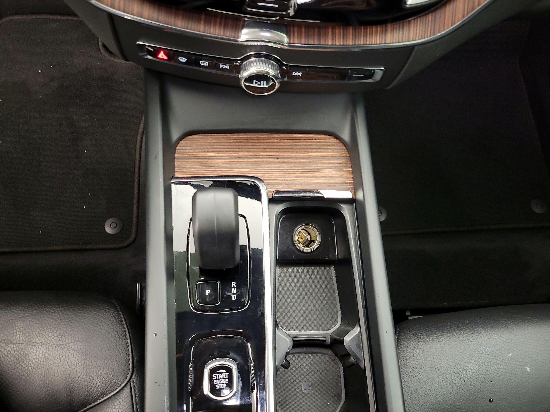 Thumbnail: 2023 Volvo XC60 - 17