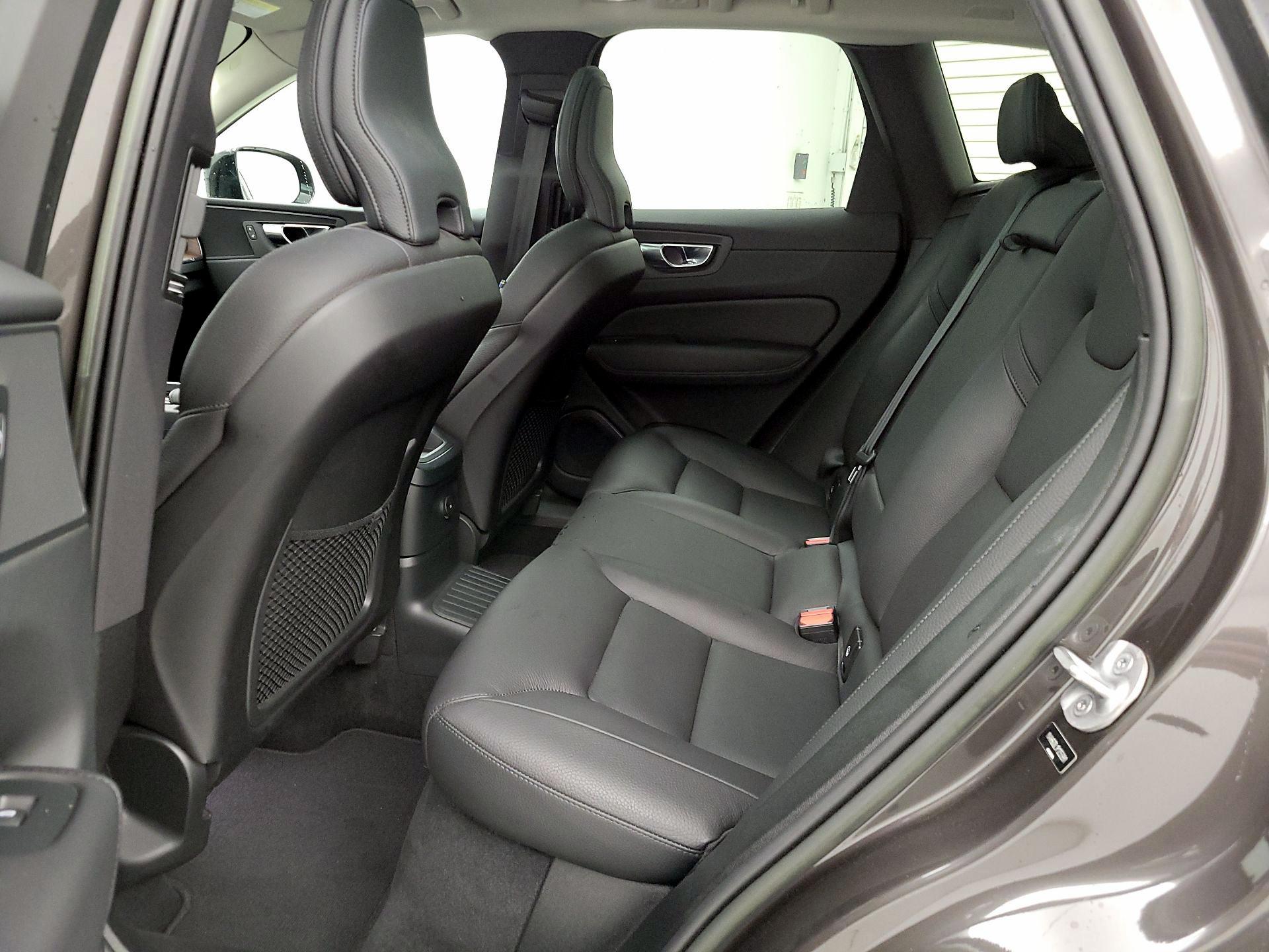 Thumbnail: 2023 Volvo XC60 - 20