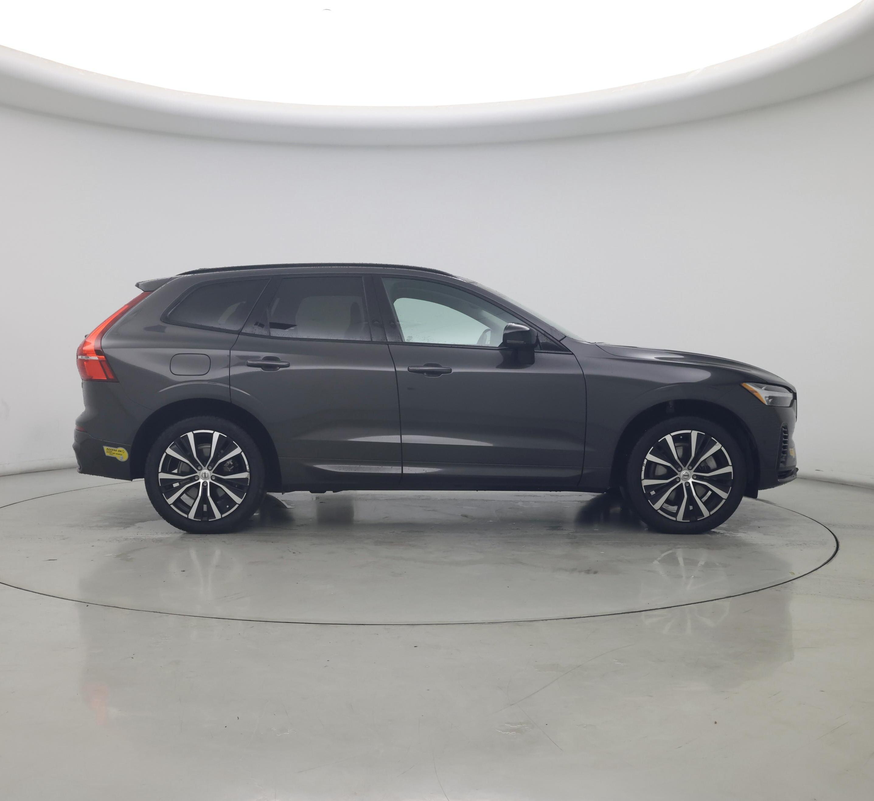 Thumbnail: 2023 Volvo XC60 - 7