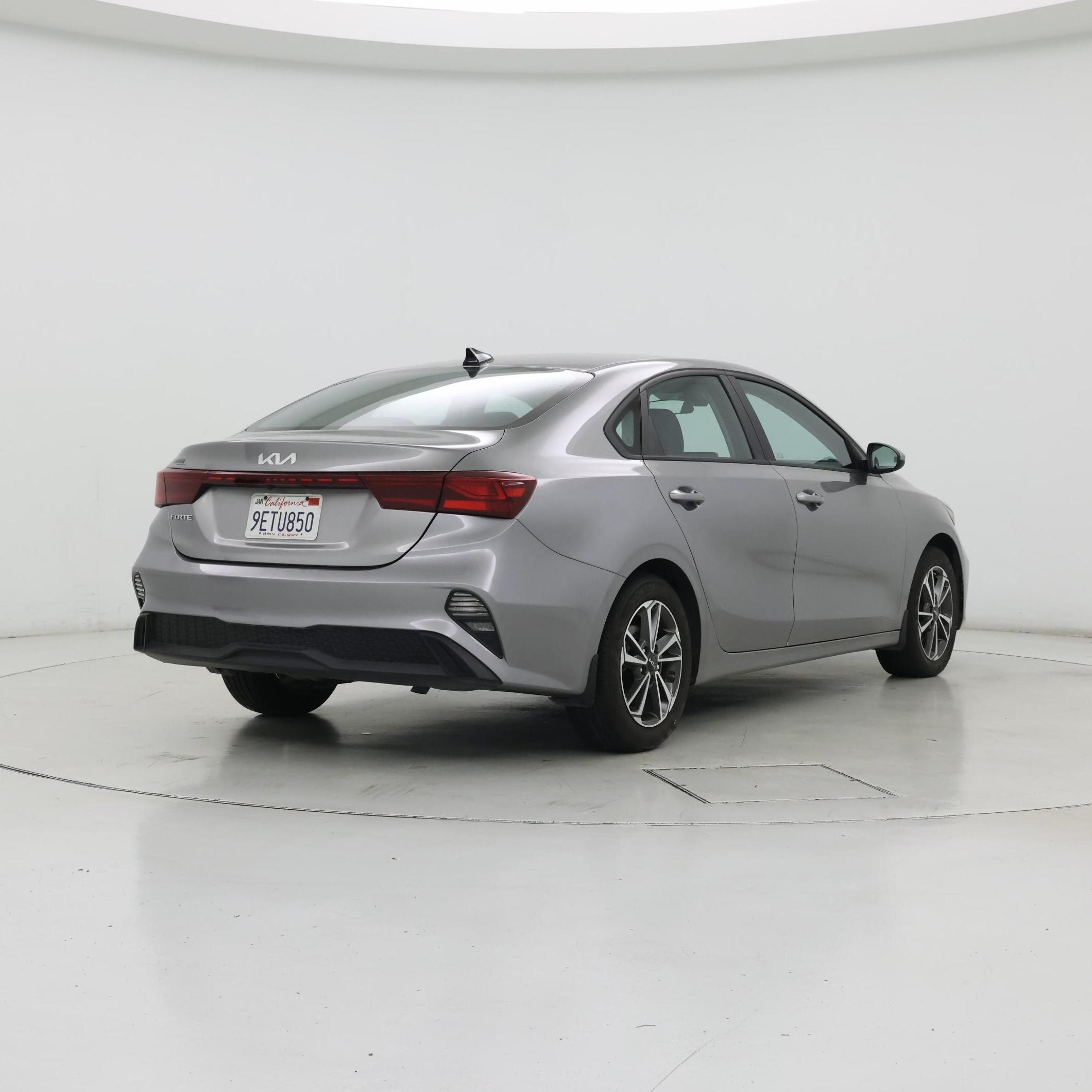 Thumbnail: 2023 Kia Forte - 8