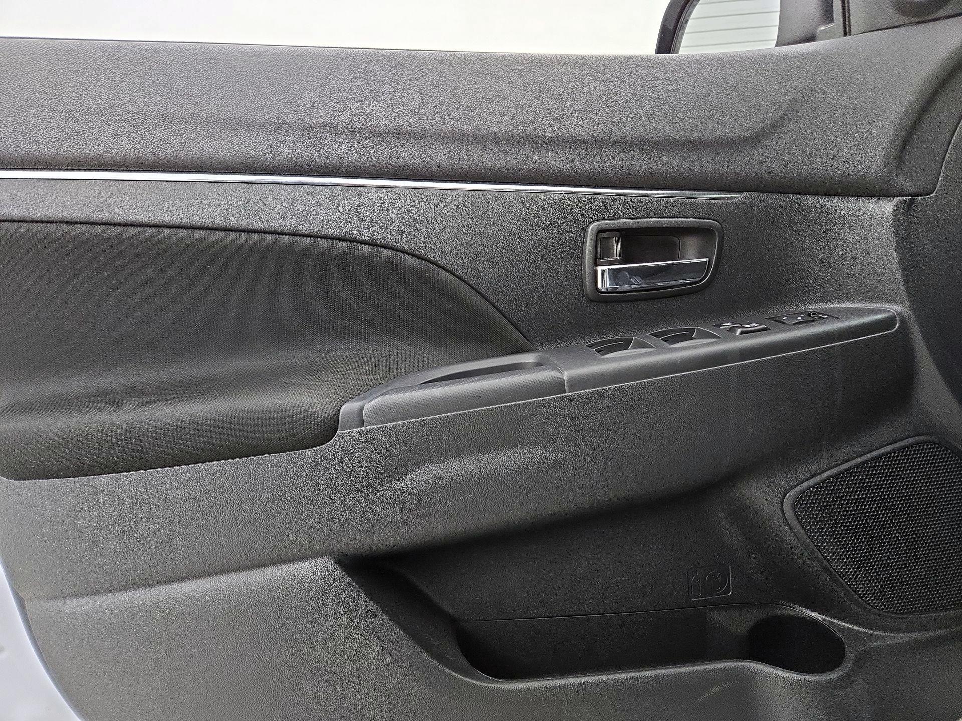 Thumbnail: 2022 Mitsubishi Outlander Sport - 12