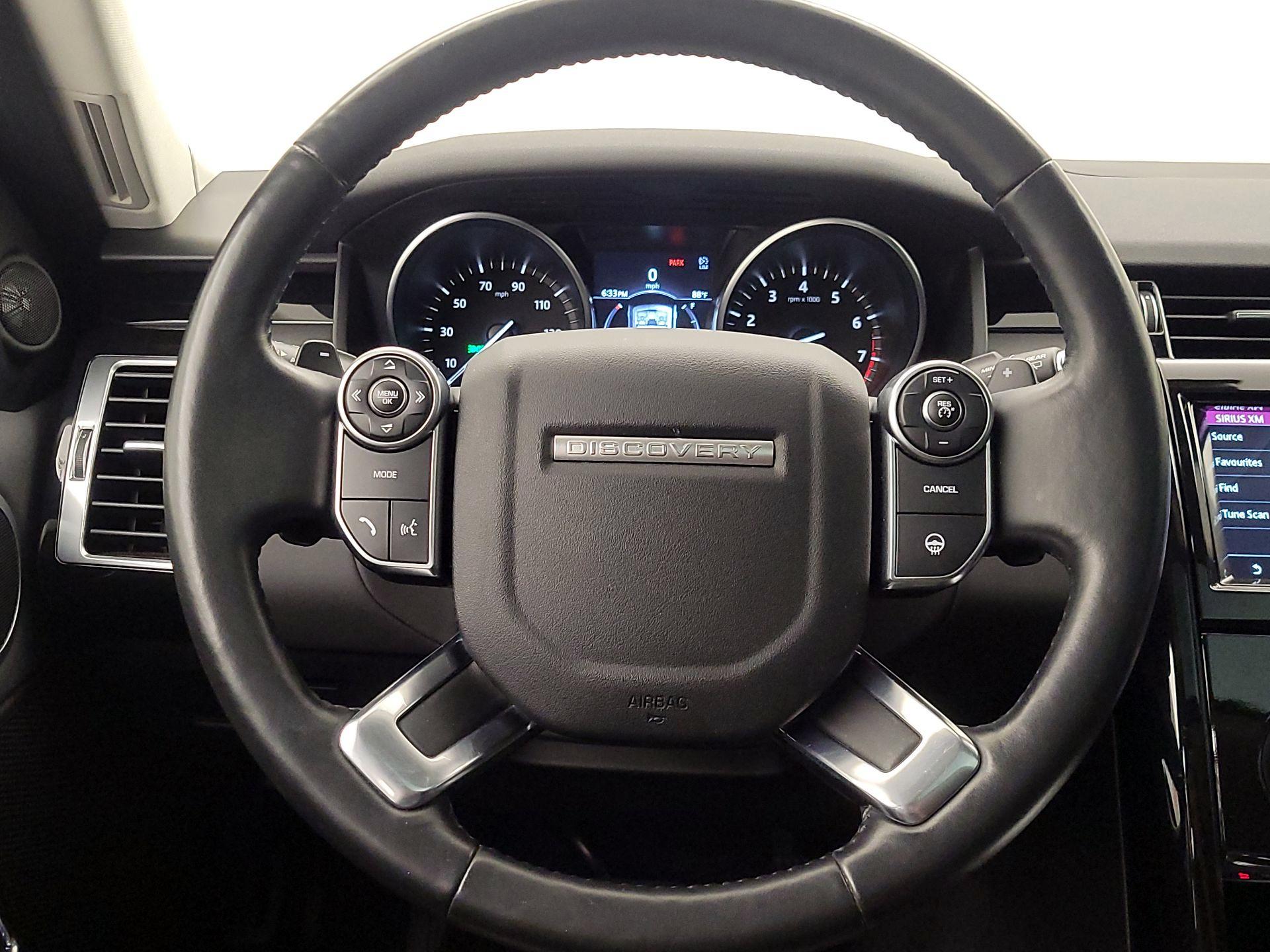 Thumbnail: 2018 Land Rover Discovery - 10