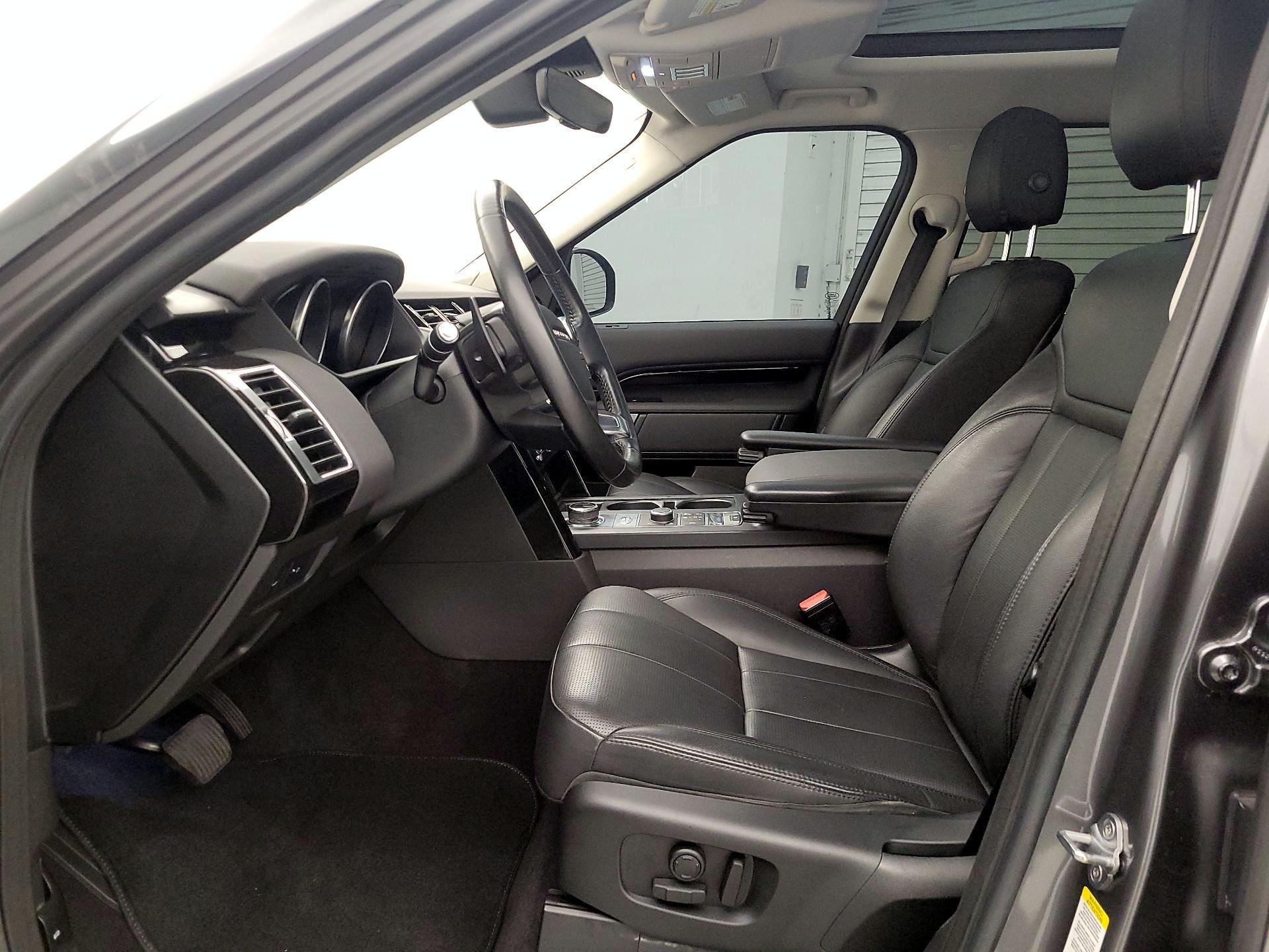 Thumbnail: 2018 Land Rover Discovery - 11