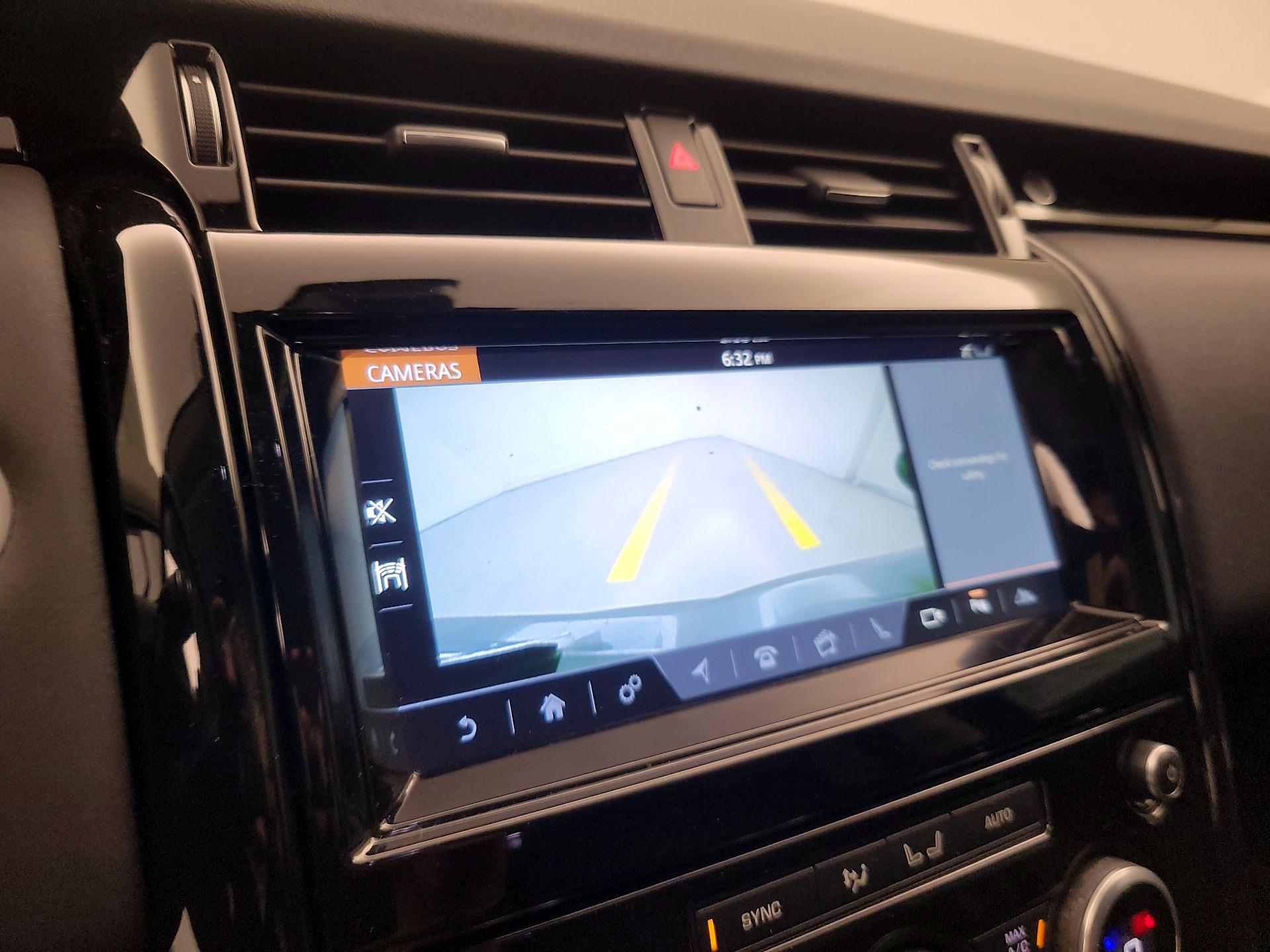 Thumbnail: 2018 Land Rover Discovery - 13