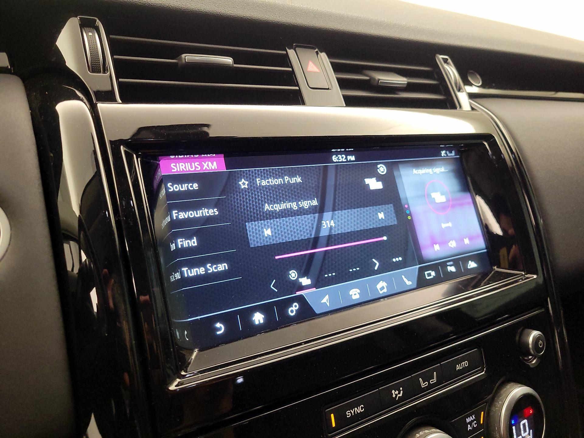 Thumbnail: 2018 Land Rover Discovery - 14