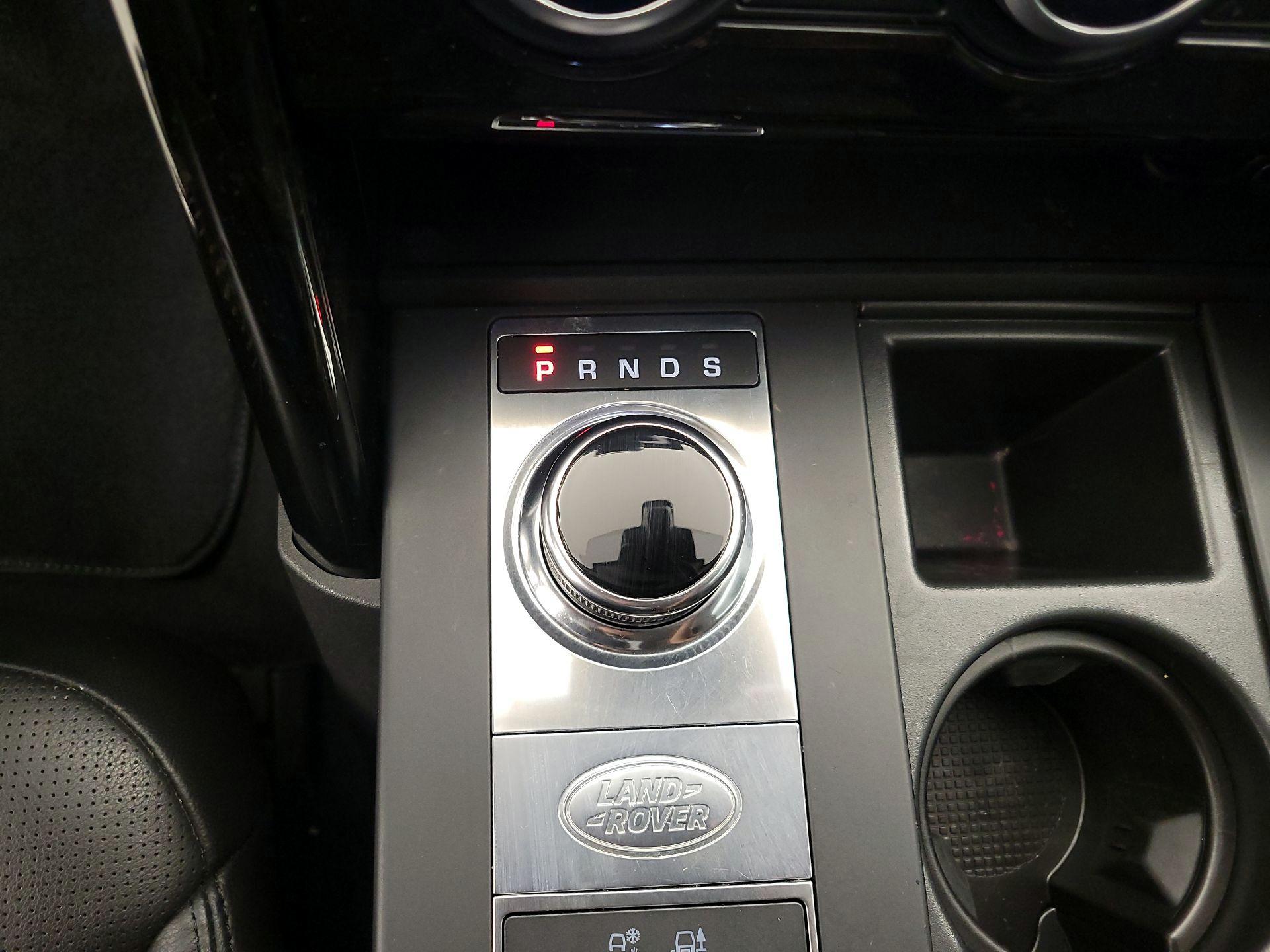 Thumbnail: 2018 Land Rover Discovery - 16