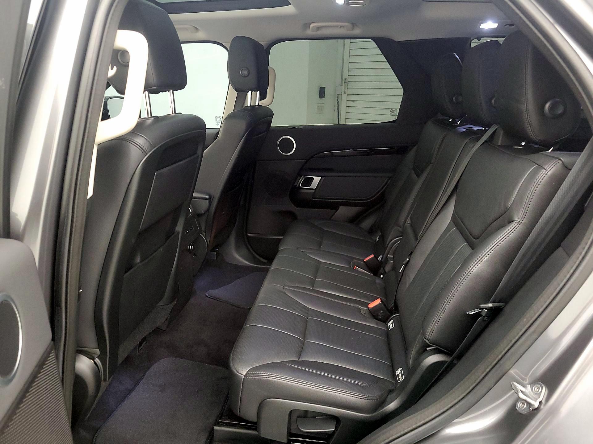 Thumbnail: 2018 Land Rover Discovery - 19