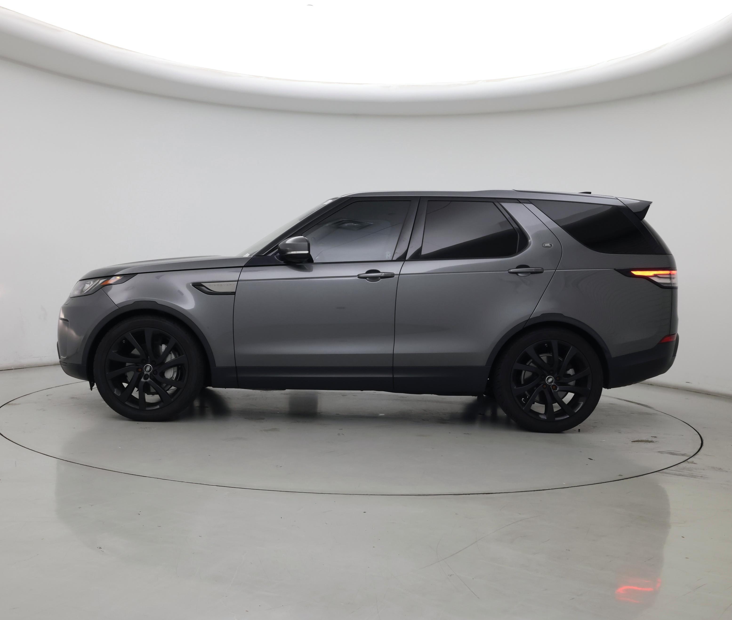 Thumbnail: 2018 Land Rover Discovery - 3