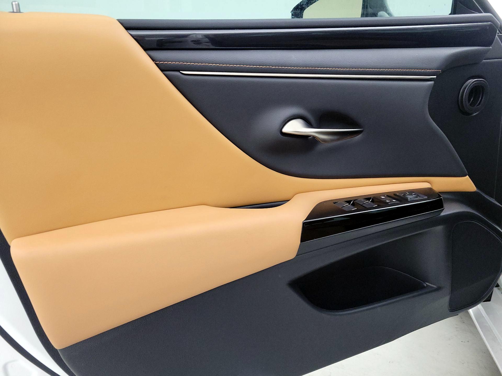 Thumbnail: 2022 Lexus ES - 12