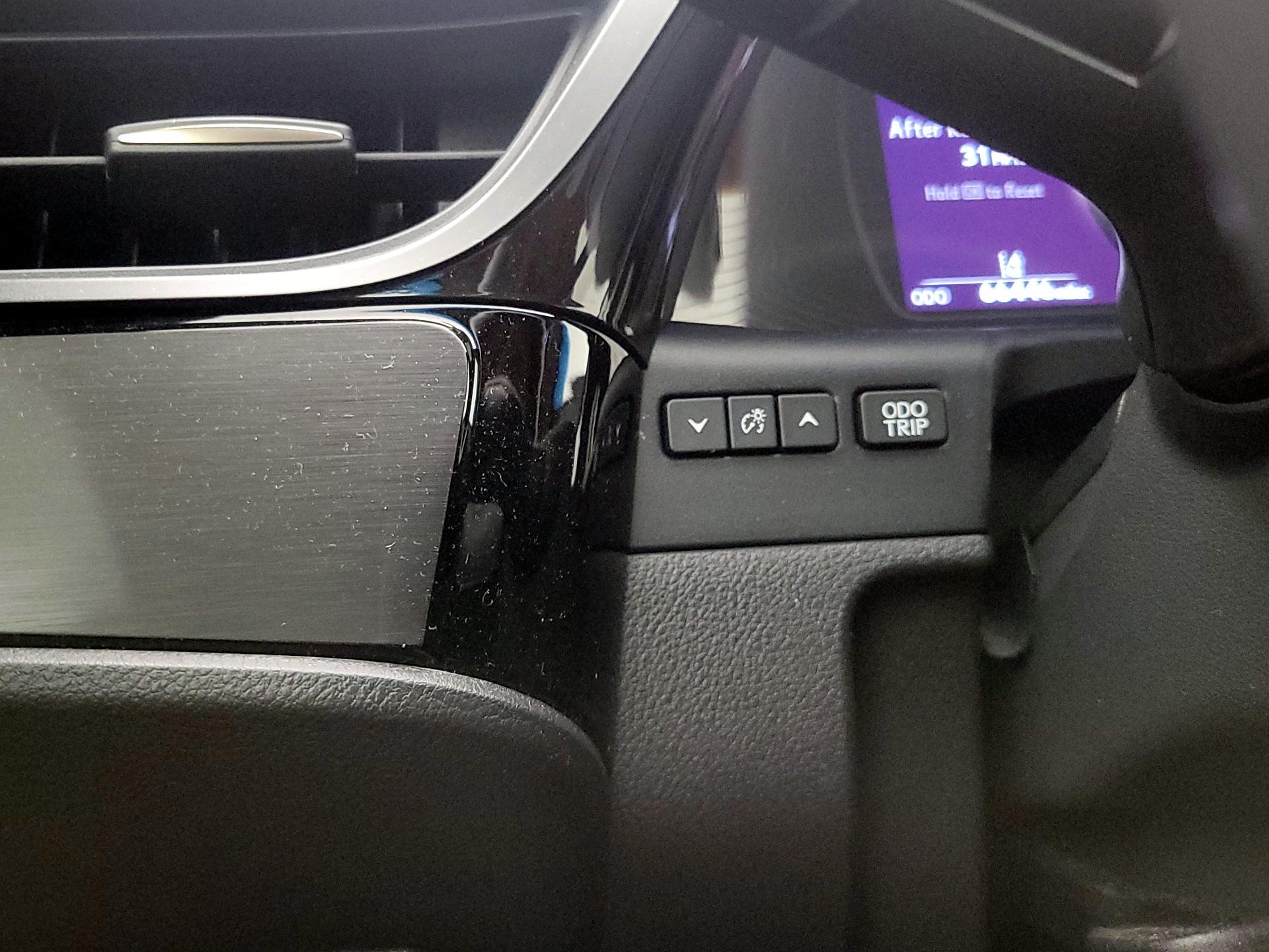 Thumbnail: 2022 Lexus ES - 13