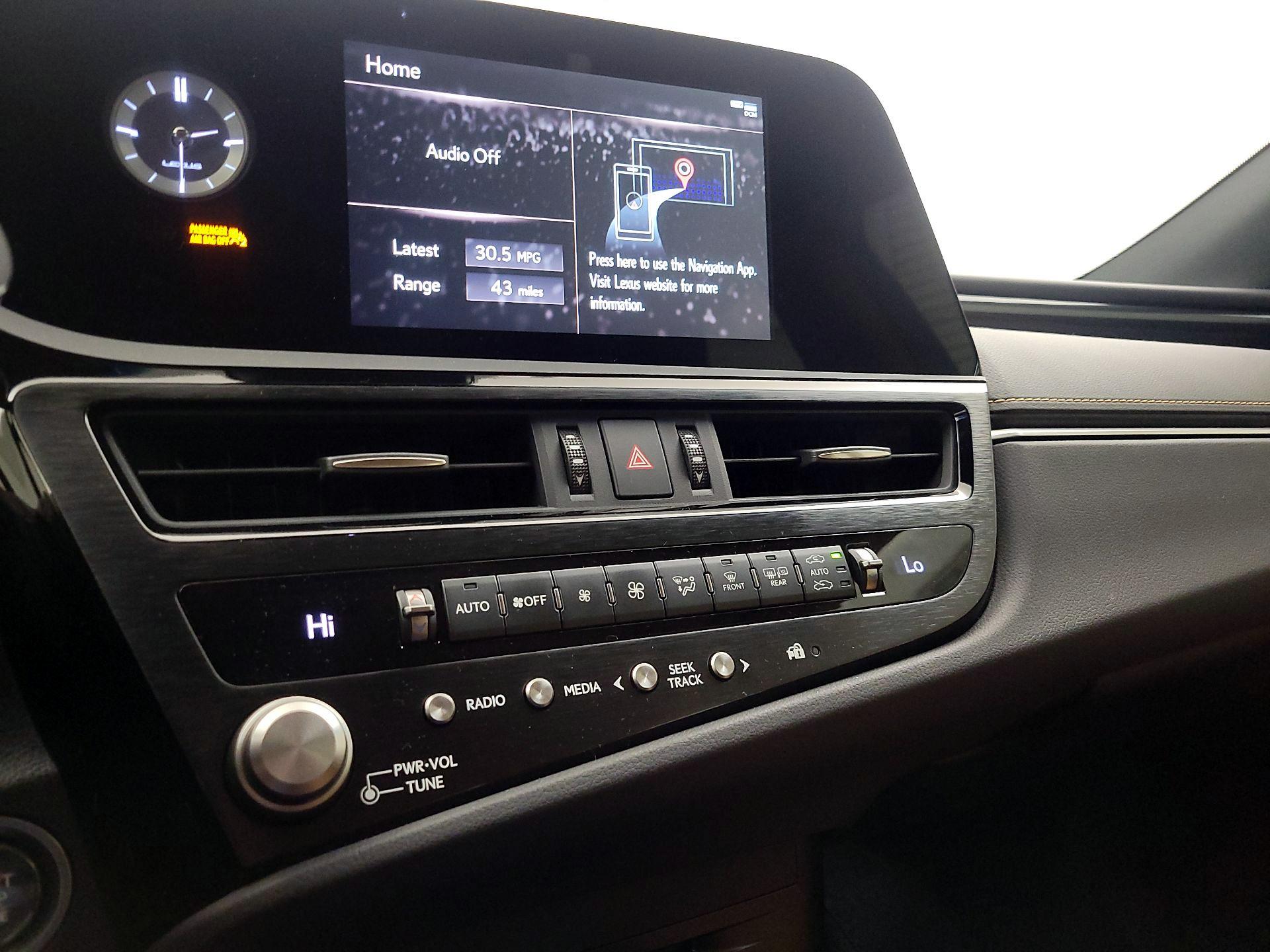 Thumbnail: 2022 Lexus ES - 17