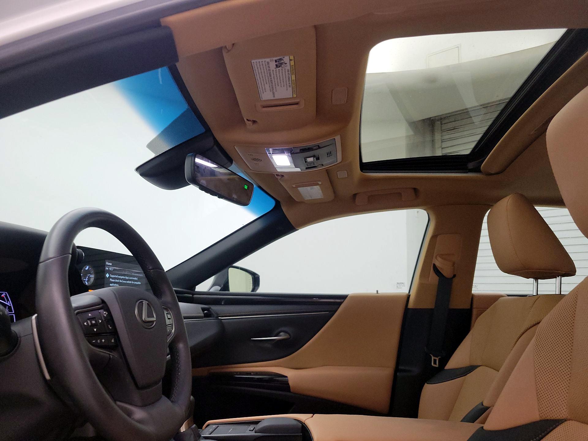 Thumbnail: 2022 Lexus ES - 20