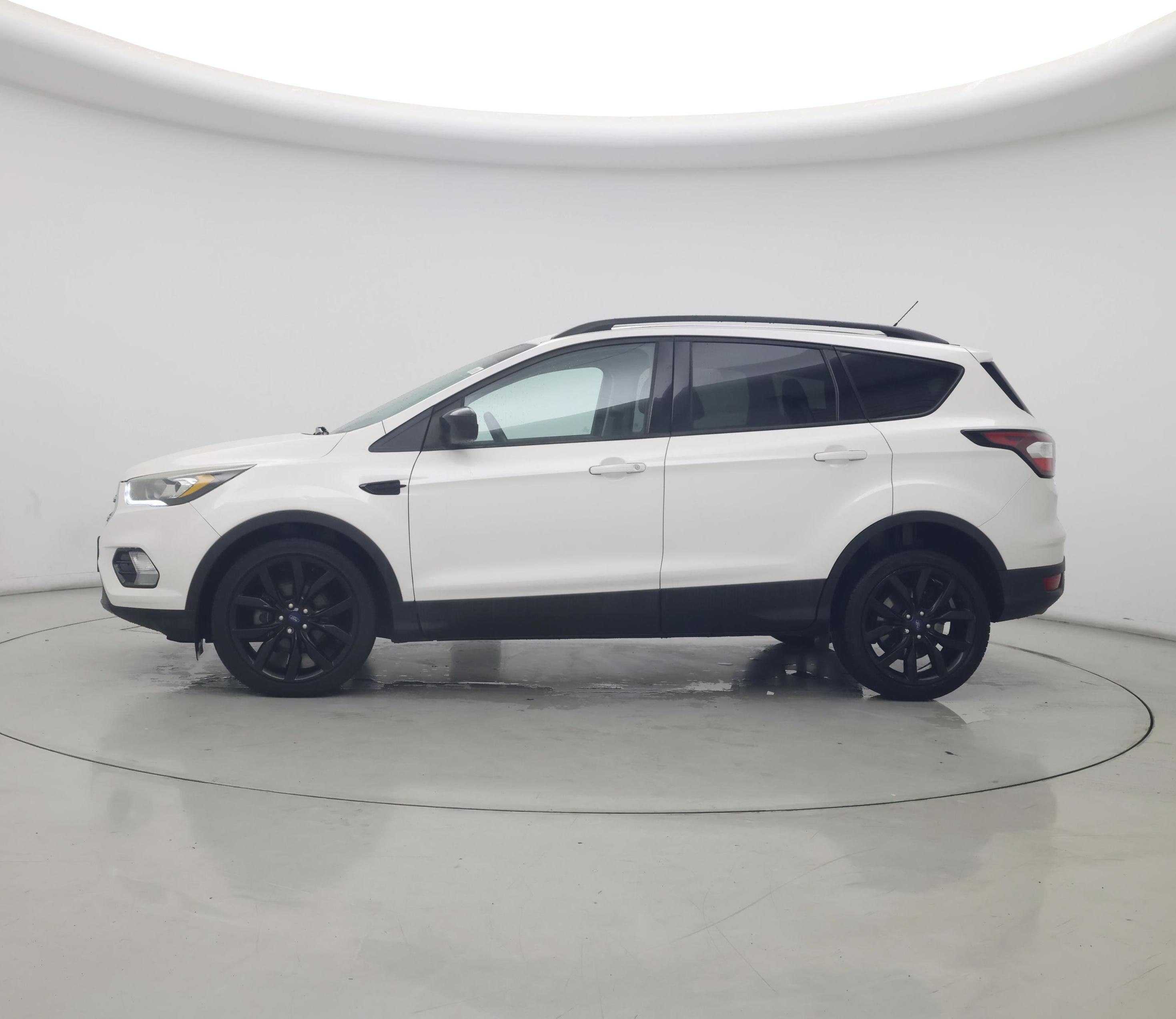 Thumbnail: 2017 Ford Escape - 3