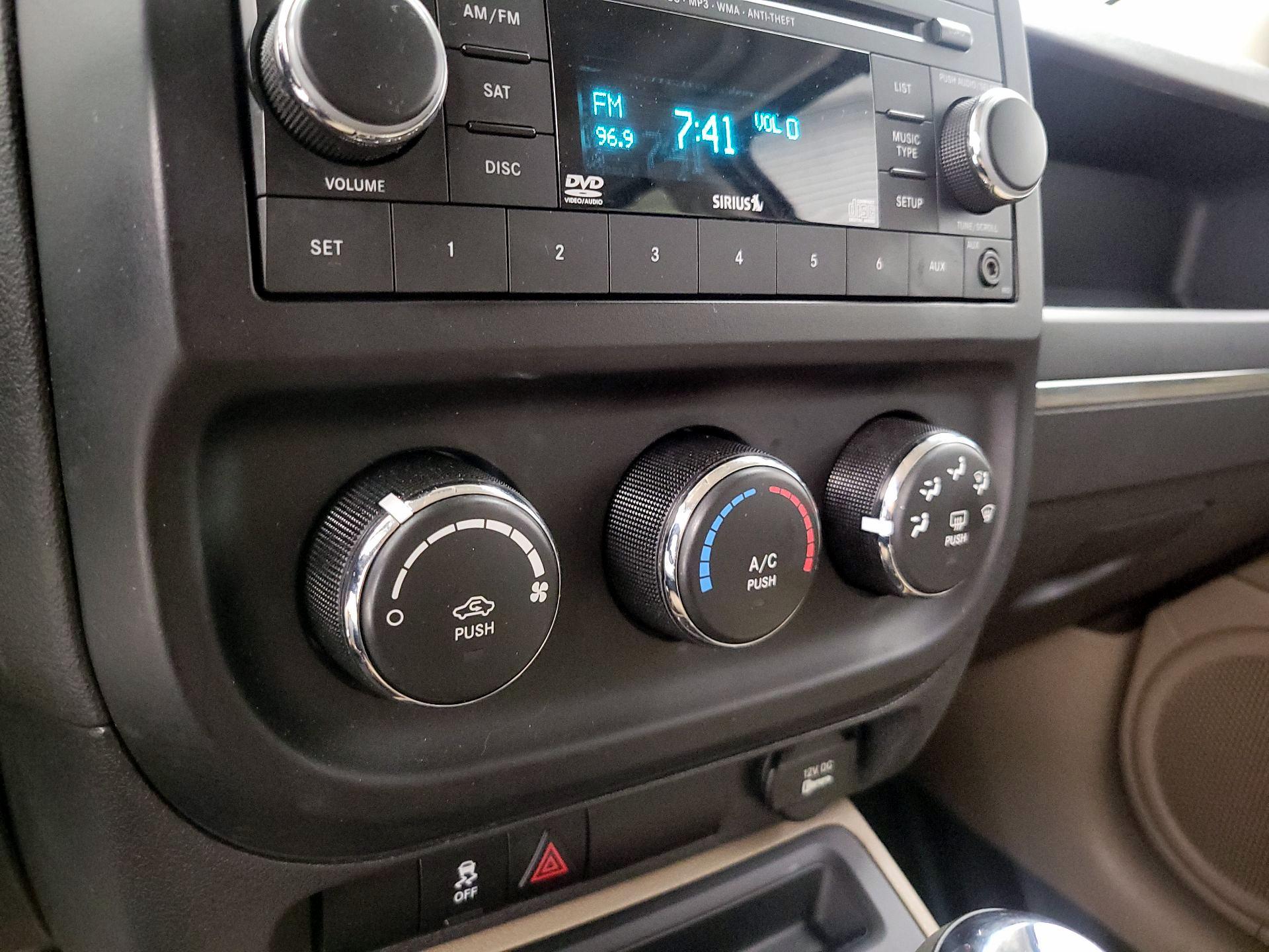 Thumbnail: 2017 Jeep Patriot - 14