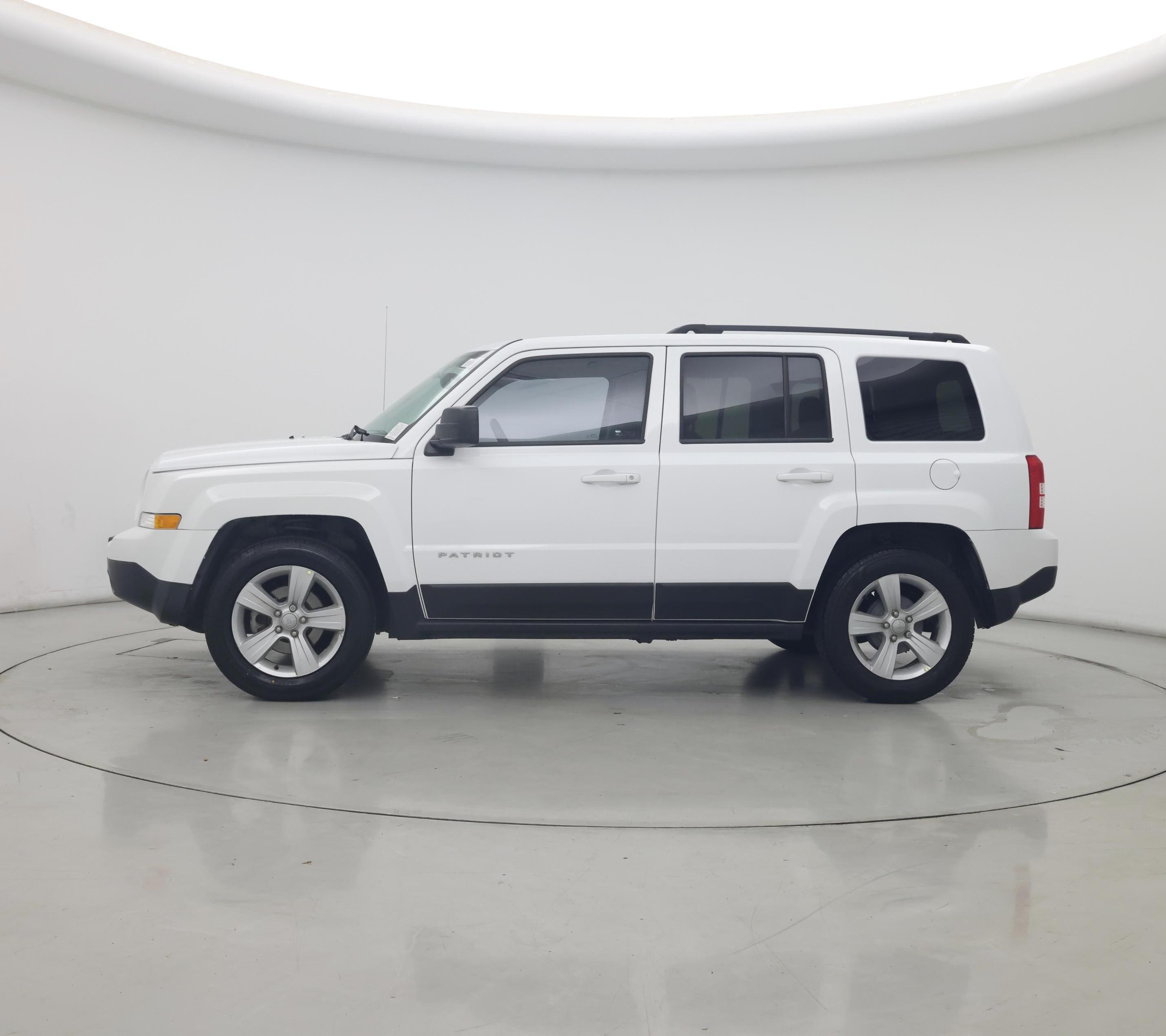 Thumbnail: 2017 Jeep Patriot - 3