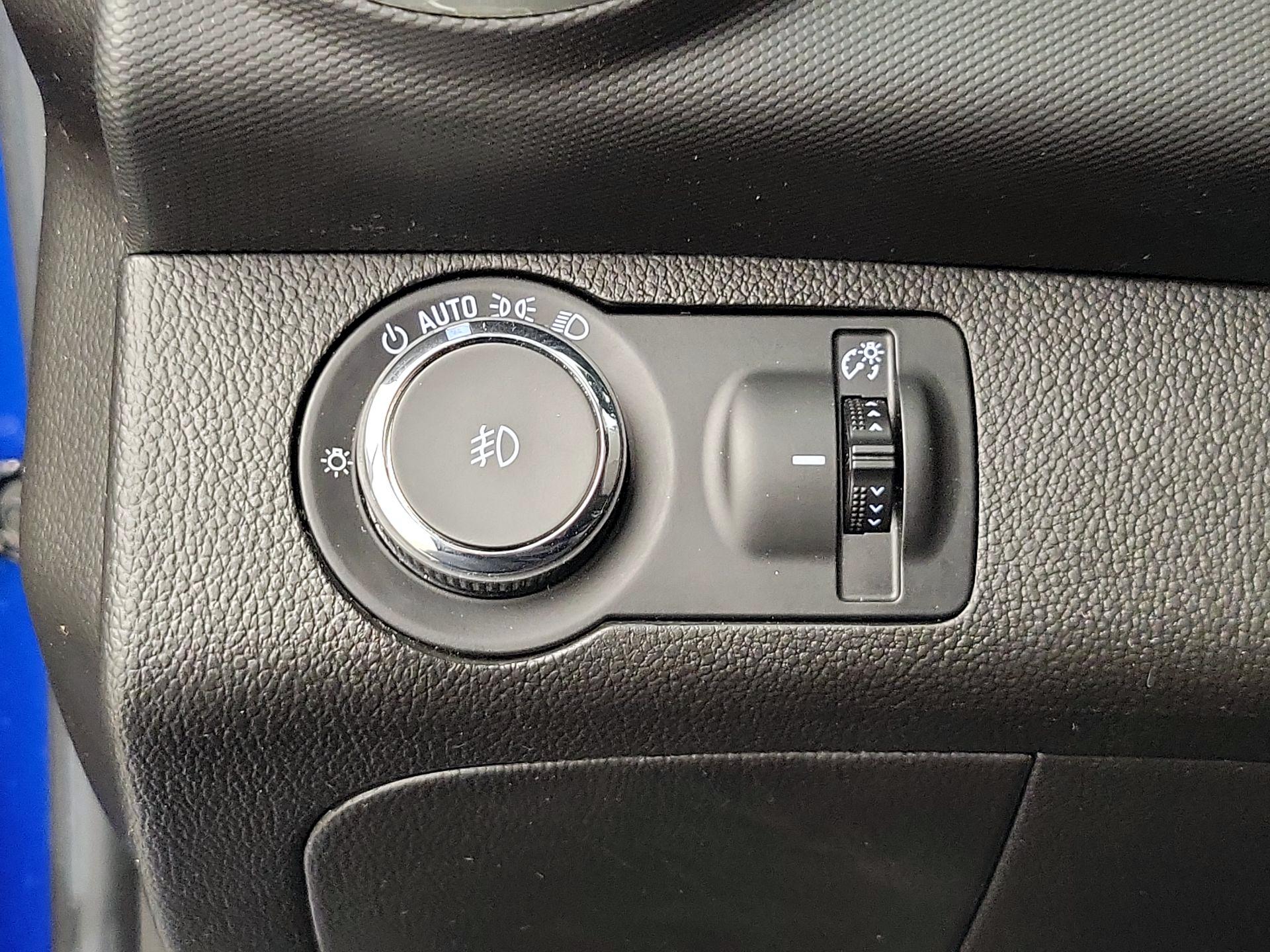 Thumbnail: 2017 Chevrolet Sonic - 13