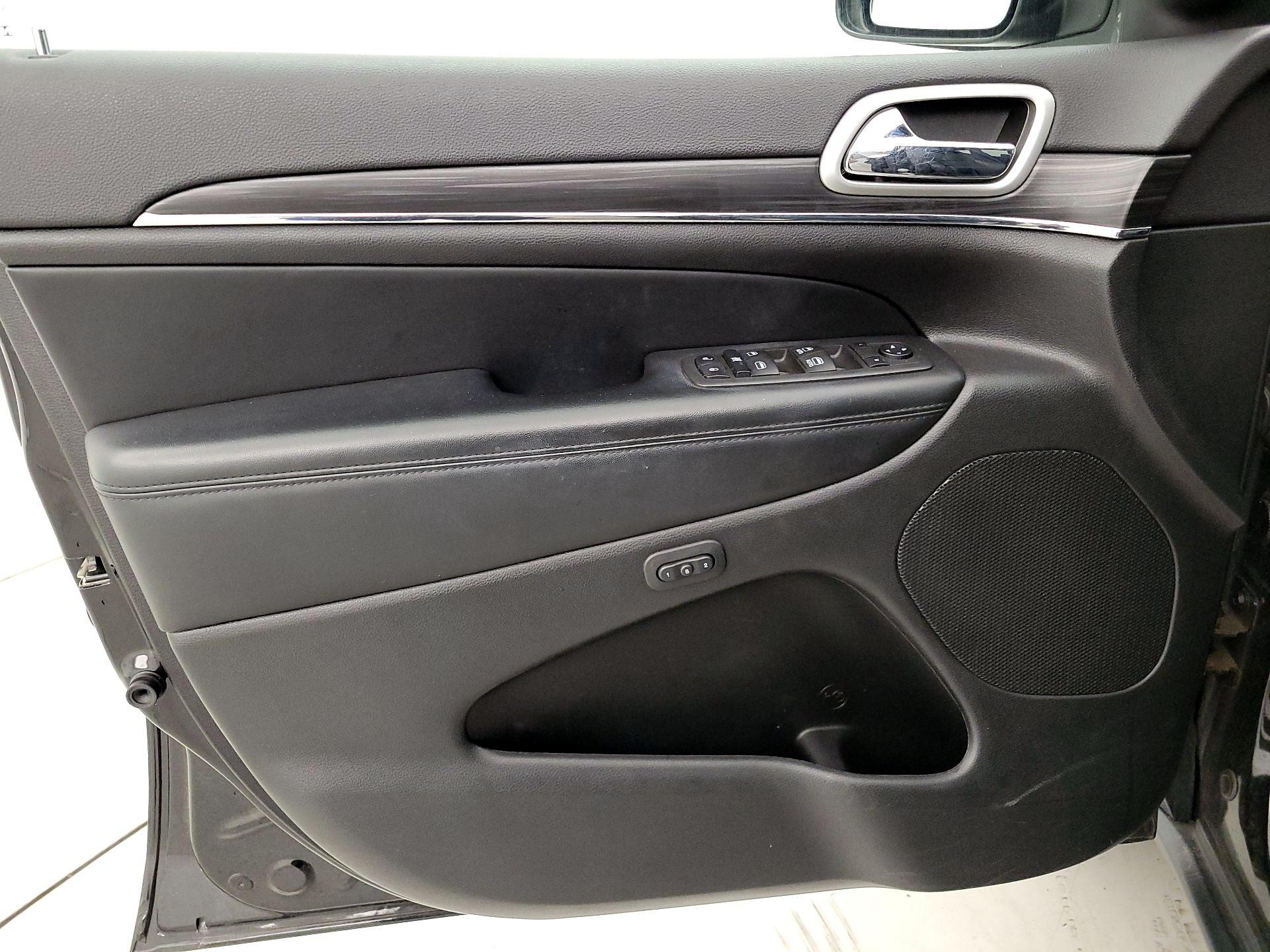 Thumbnail: 2022 Jeep Grand Cherokee - 12