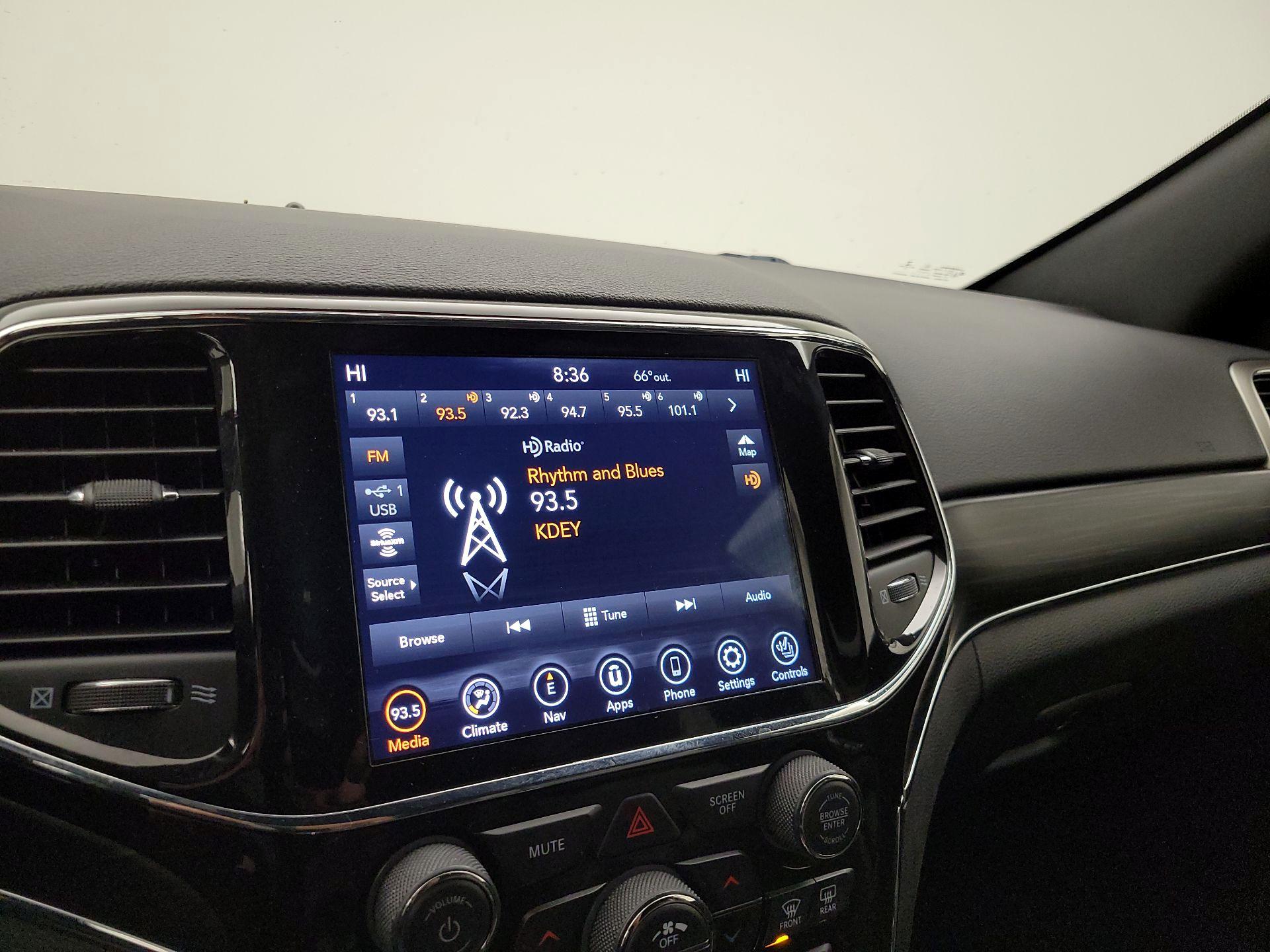 Thumbnail: 2022 Jeep Grand Cherokee - 16