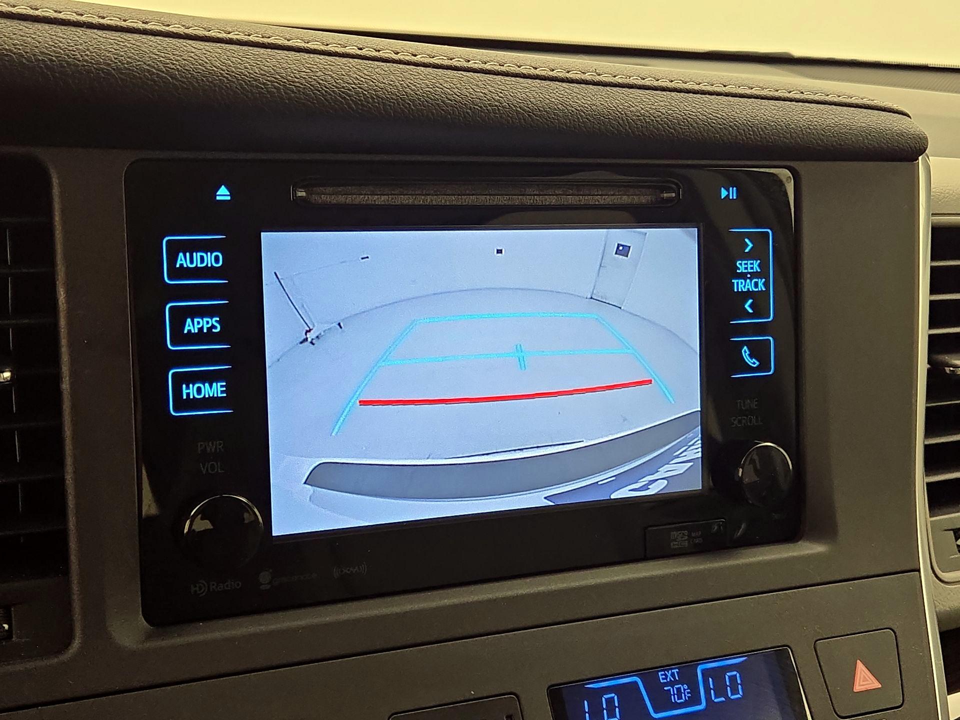 Thumbnail: 2017 Toyota Sienna - 14