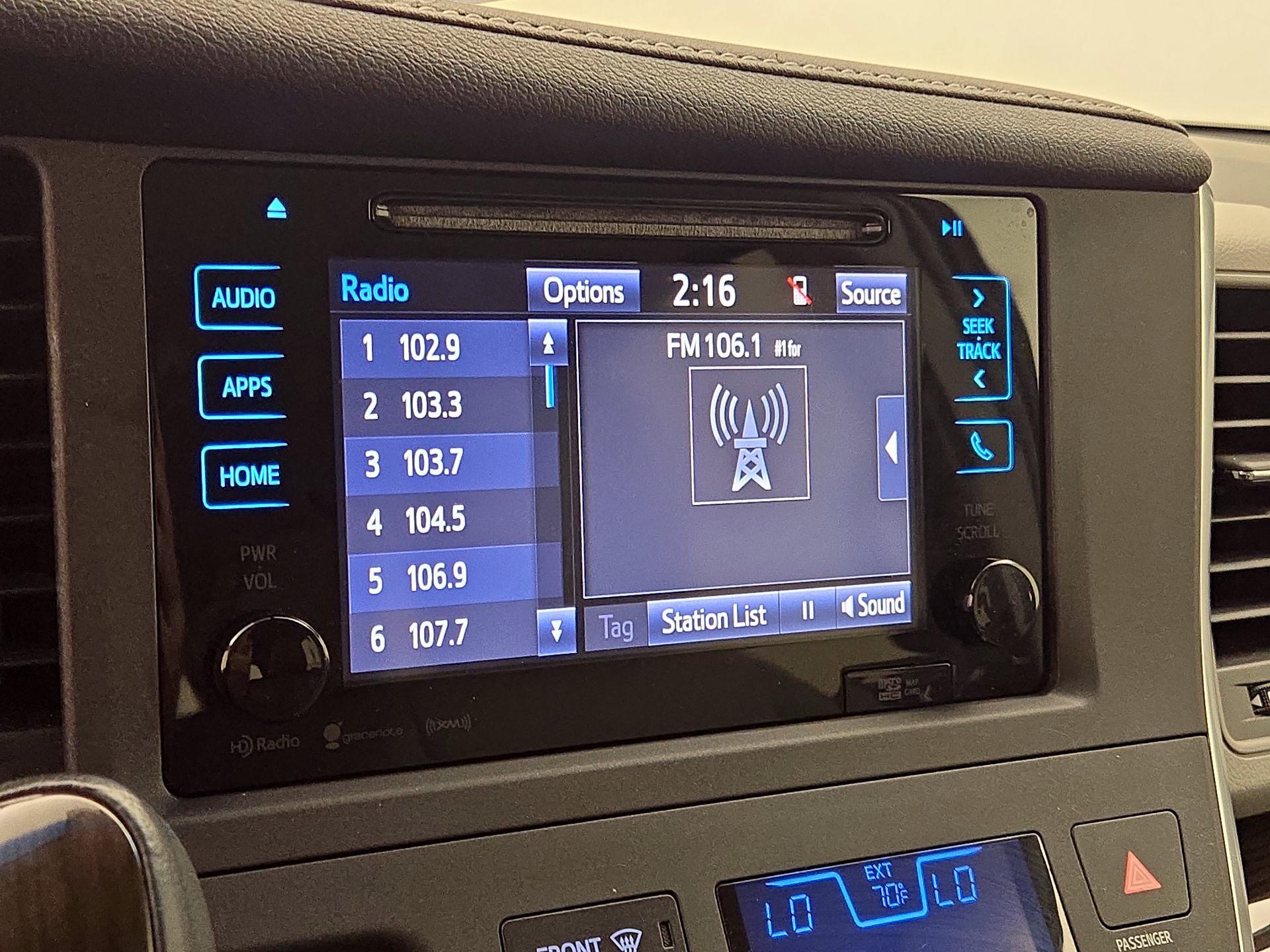 Thumbnail: 2017 Toyota Sienna - 15