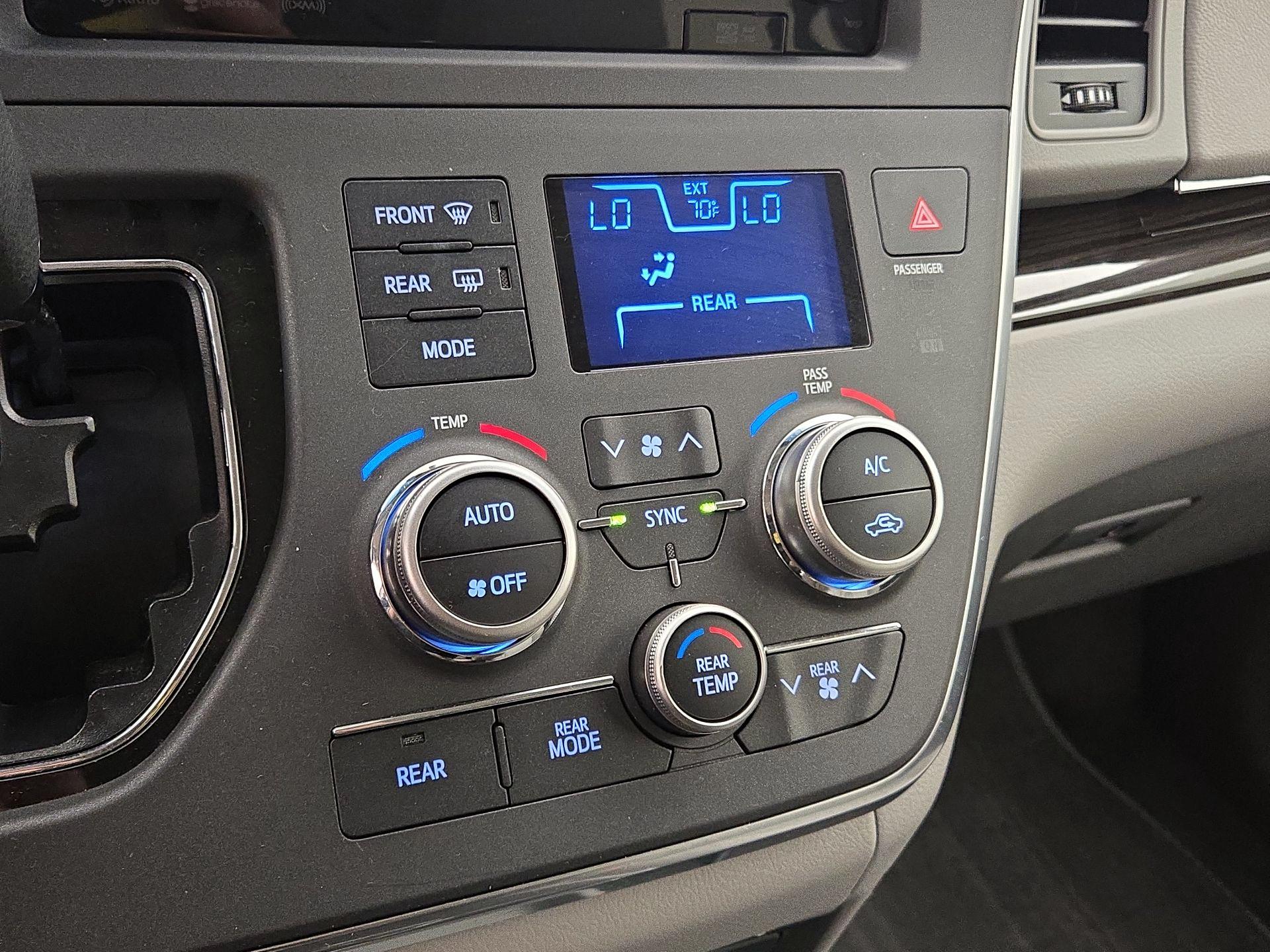 Thumbnail: 2017 Toyota Sienna - 16