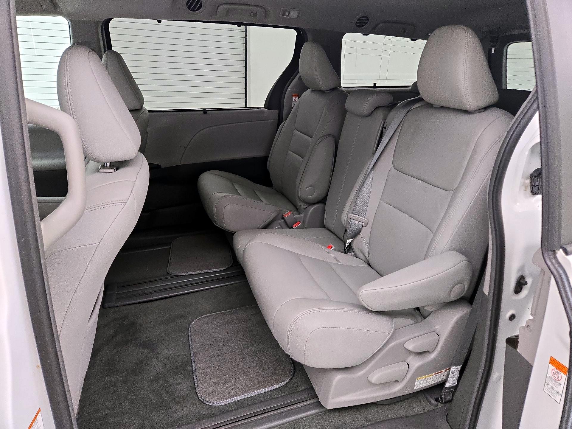 Thumbnail: 2017 Toyota Sienna - 20