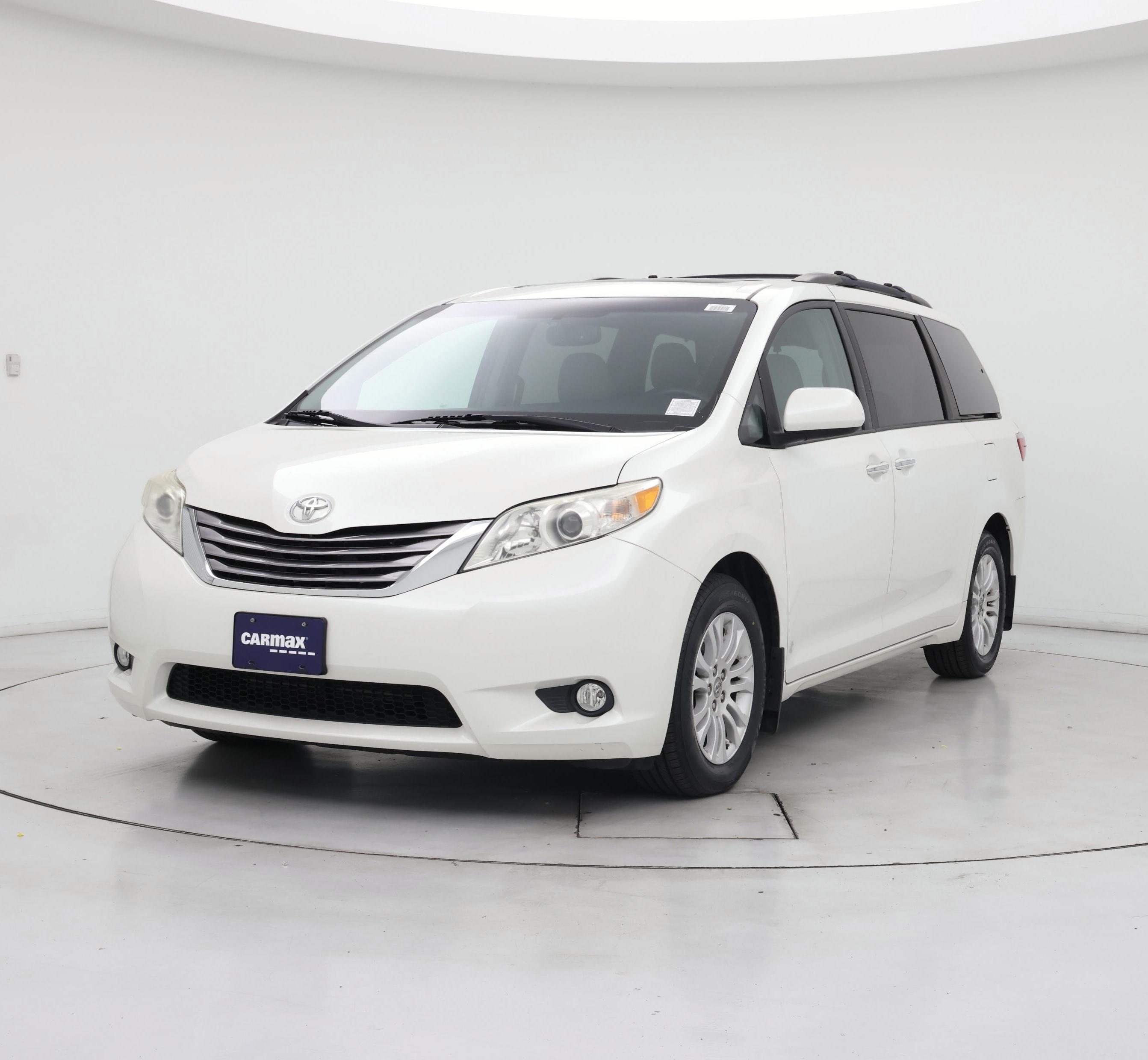 Thumbnail: 2017 Toyota Sienna - 4
