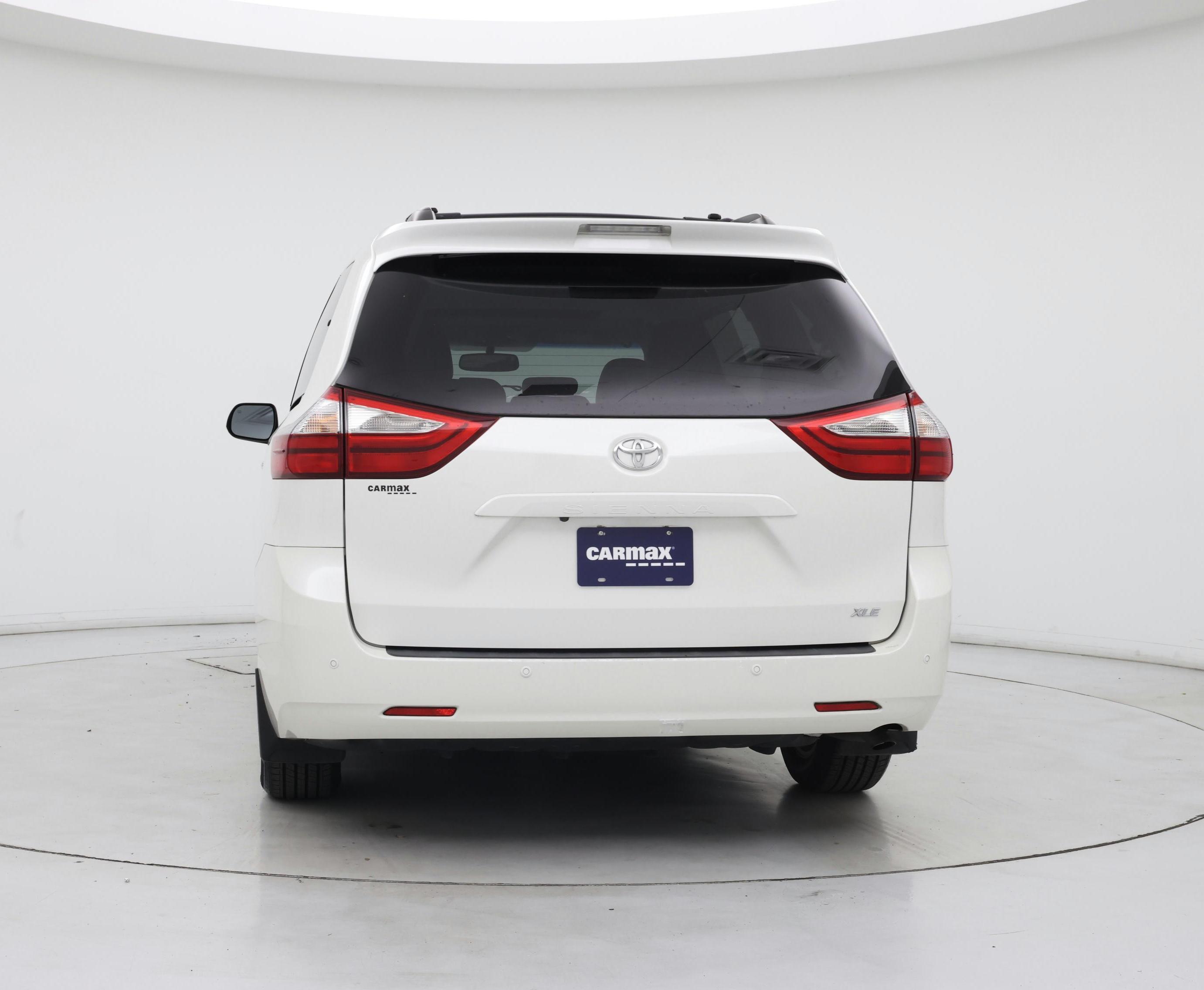 Thumbnail: 2017 Toyota Sienna - 6