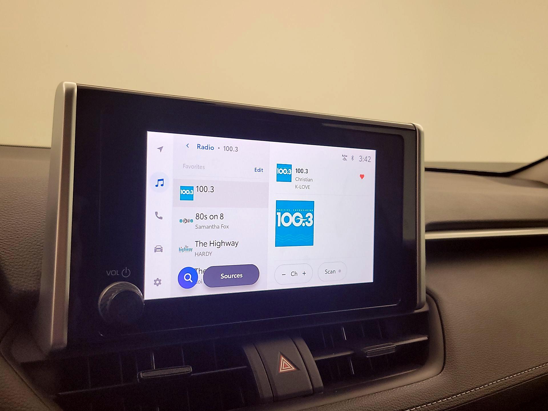 Thumbnail: 2023 Toyota RAV4 - 15