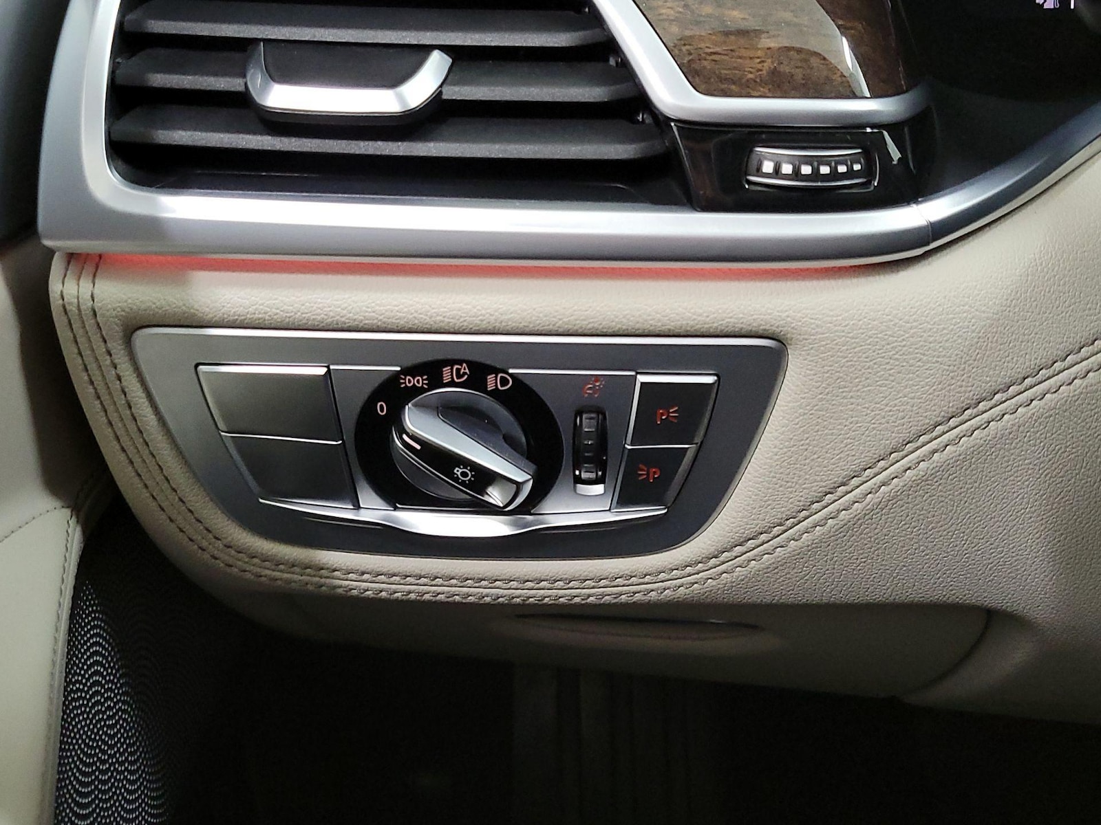 2020 BMW 7 Series 740i - Photo 14