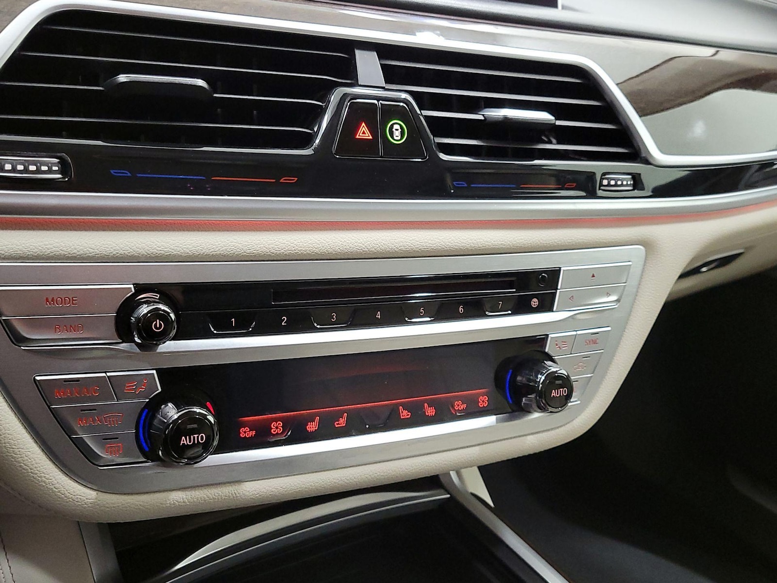 2020 BMW 7 Series 740i - Photo 18