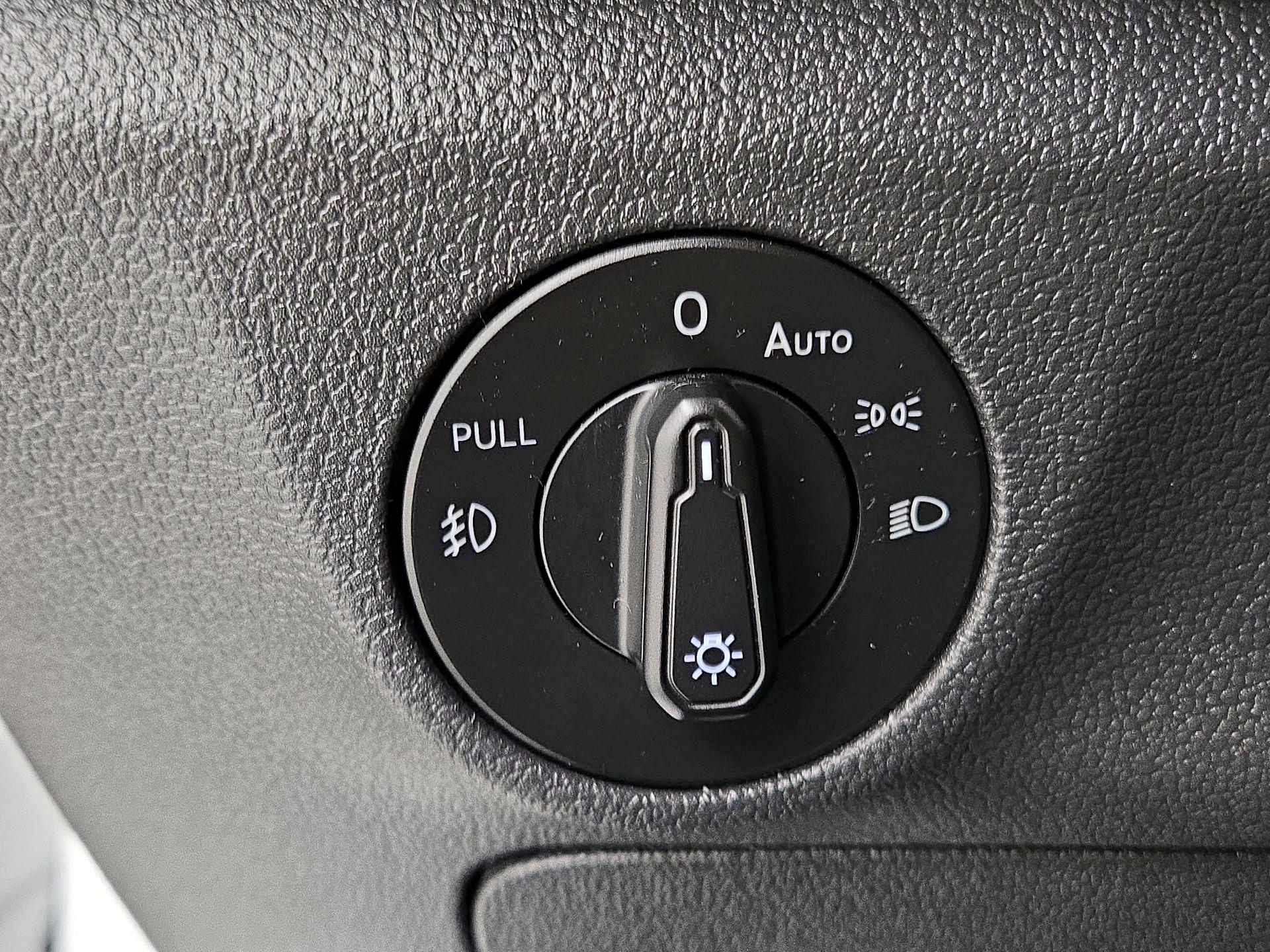 Thumbnail: 2019 Volkswagen Jetta - 13