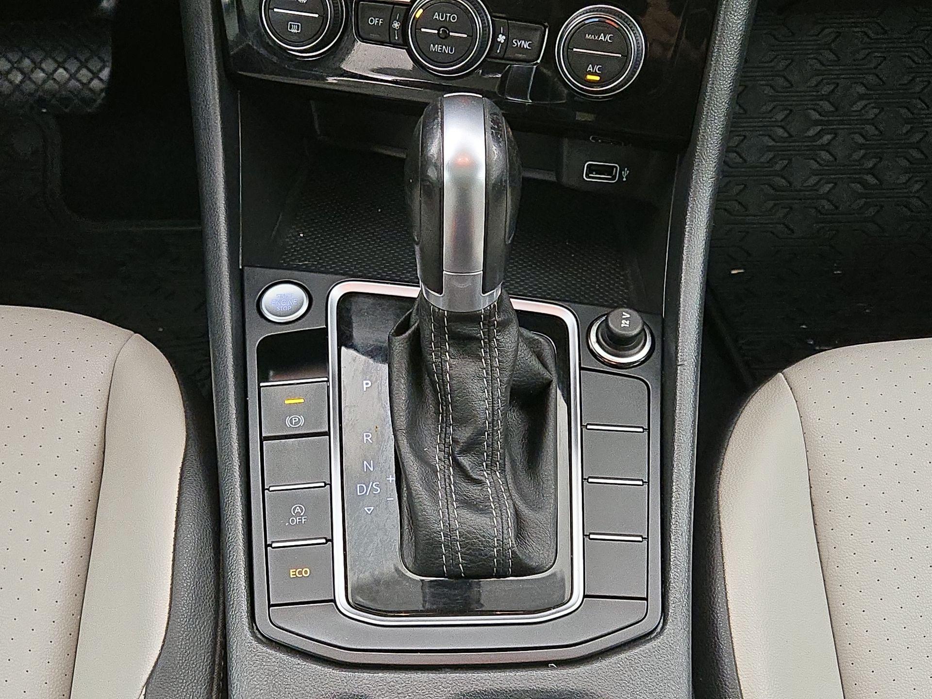 Thumbnail: 2019 Volkswagen Jetta - 17