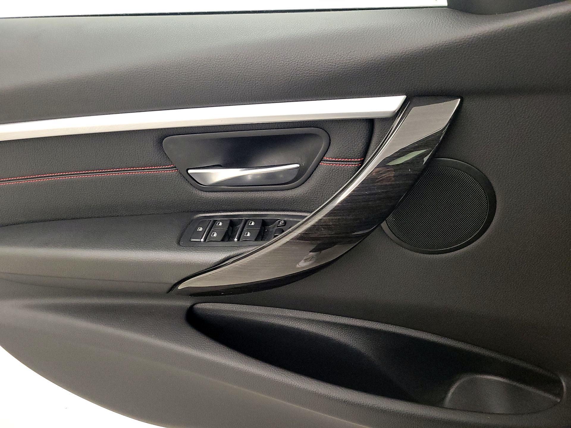 Thumbnail: 2018 BMW 3 Series - 12