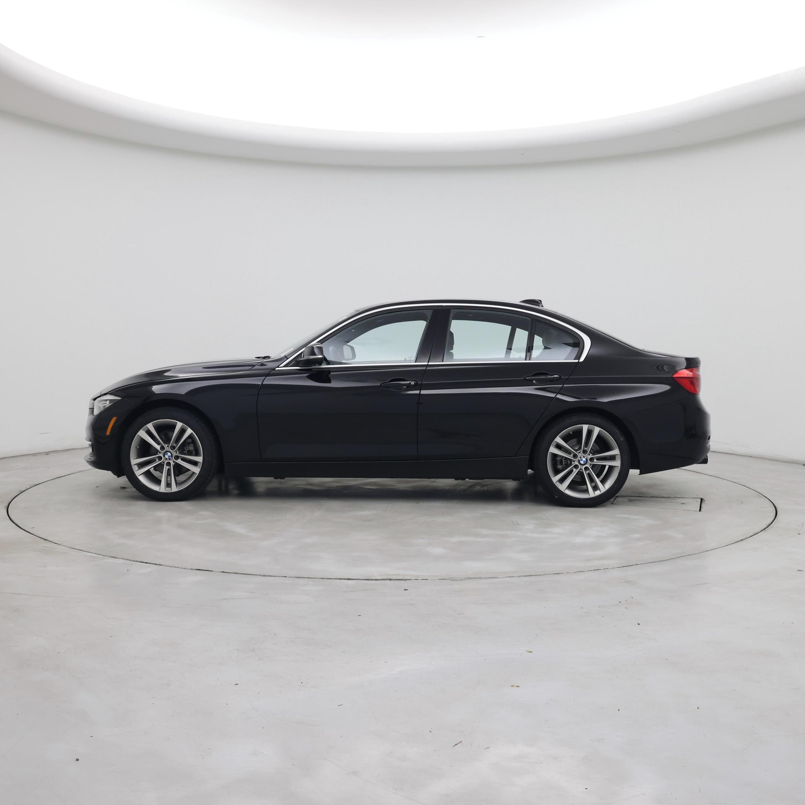 Thumbnail: 2018 BMW 3 Series - 3